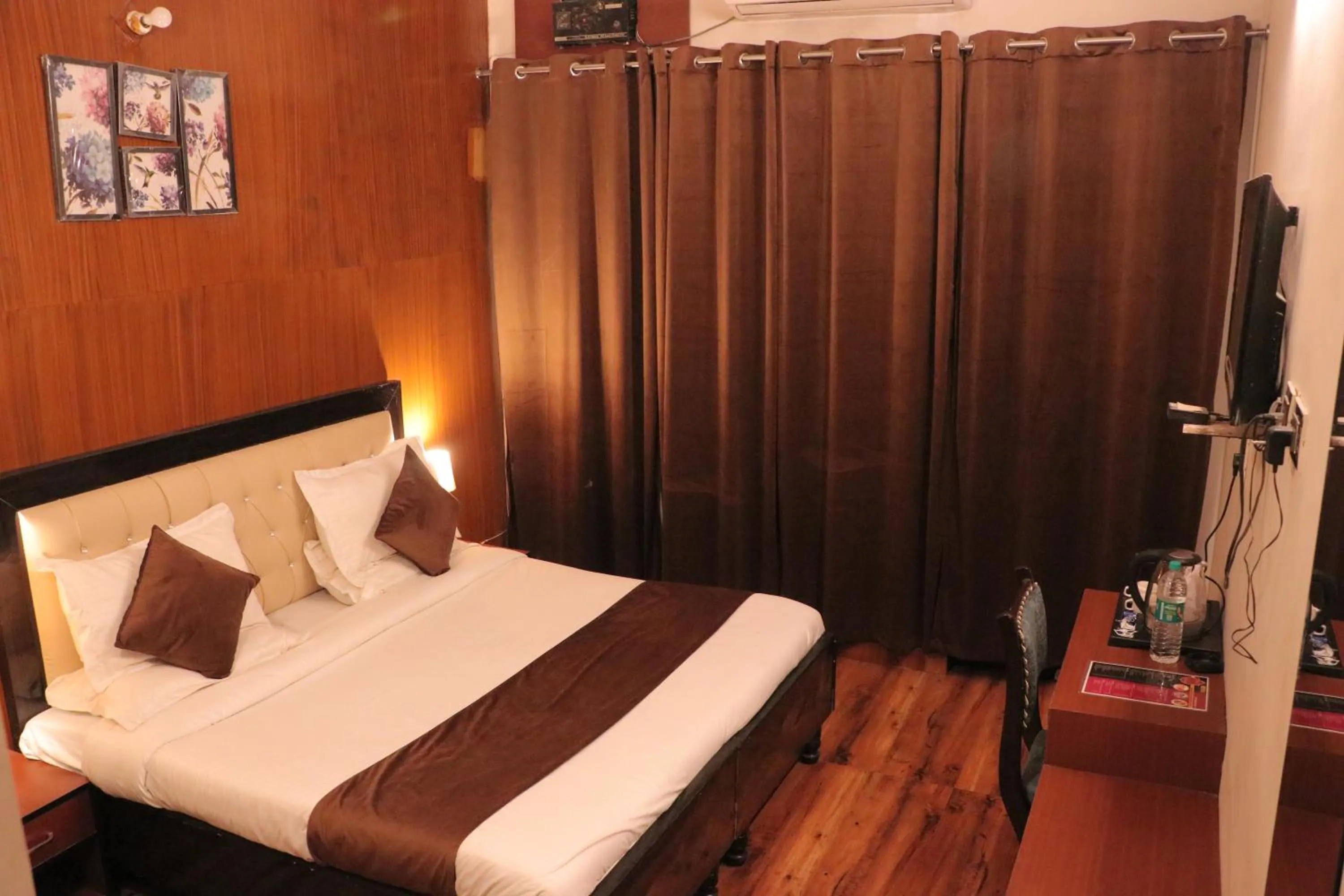 Bedroom, Bed in Hotel Rajat Residency Bijnor
