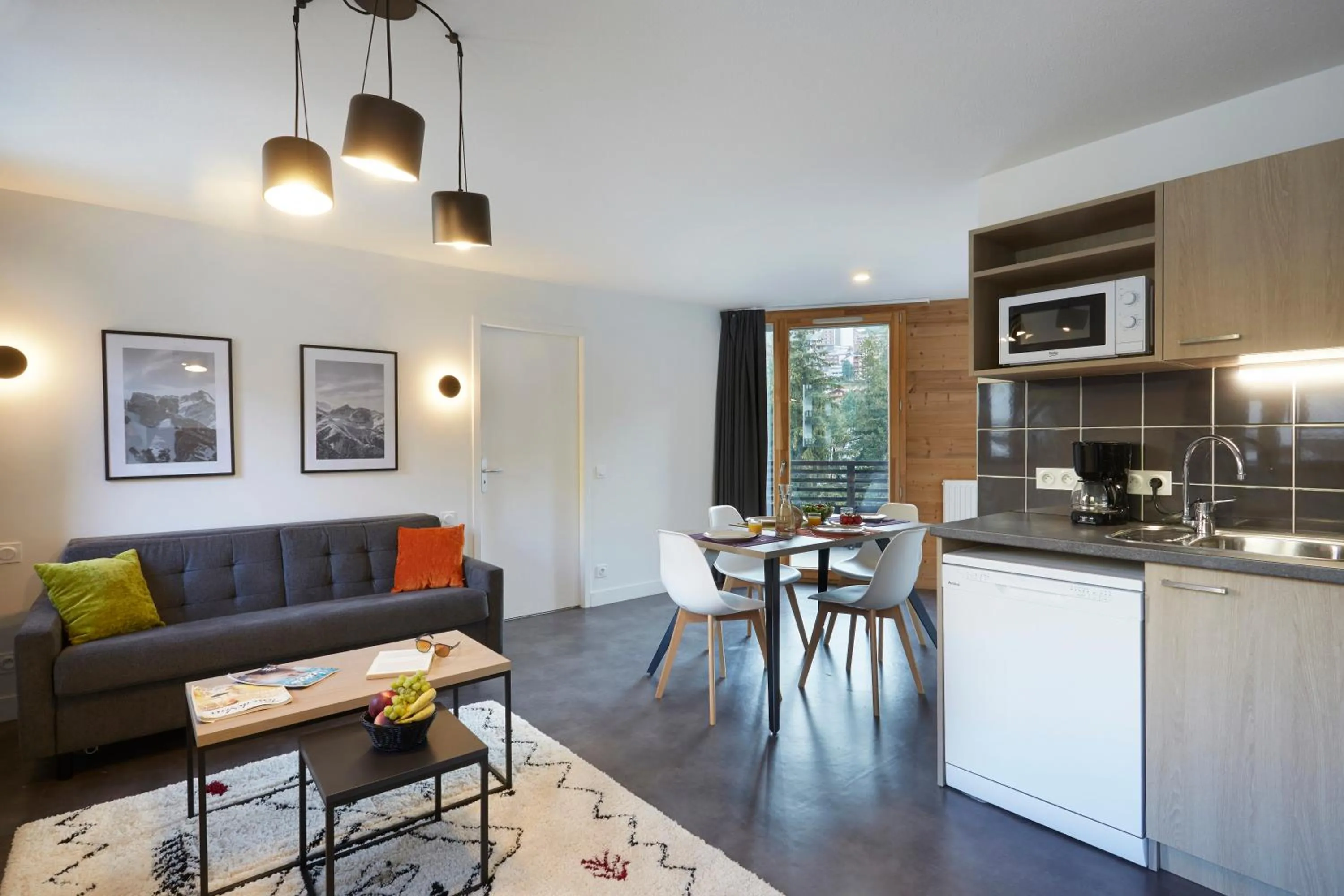 Kitchen or kitchenette in Résidence Néméa Le Hameau - Les Deux Alpes