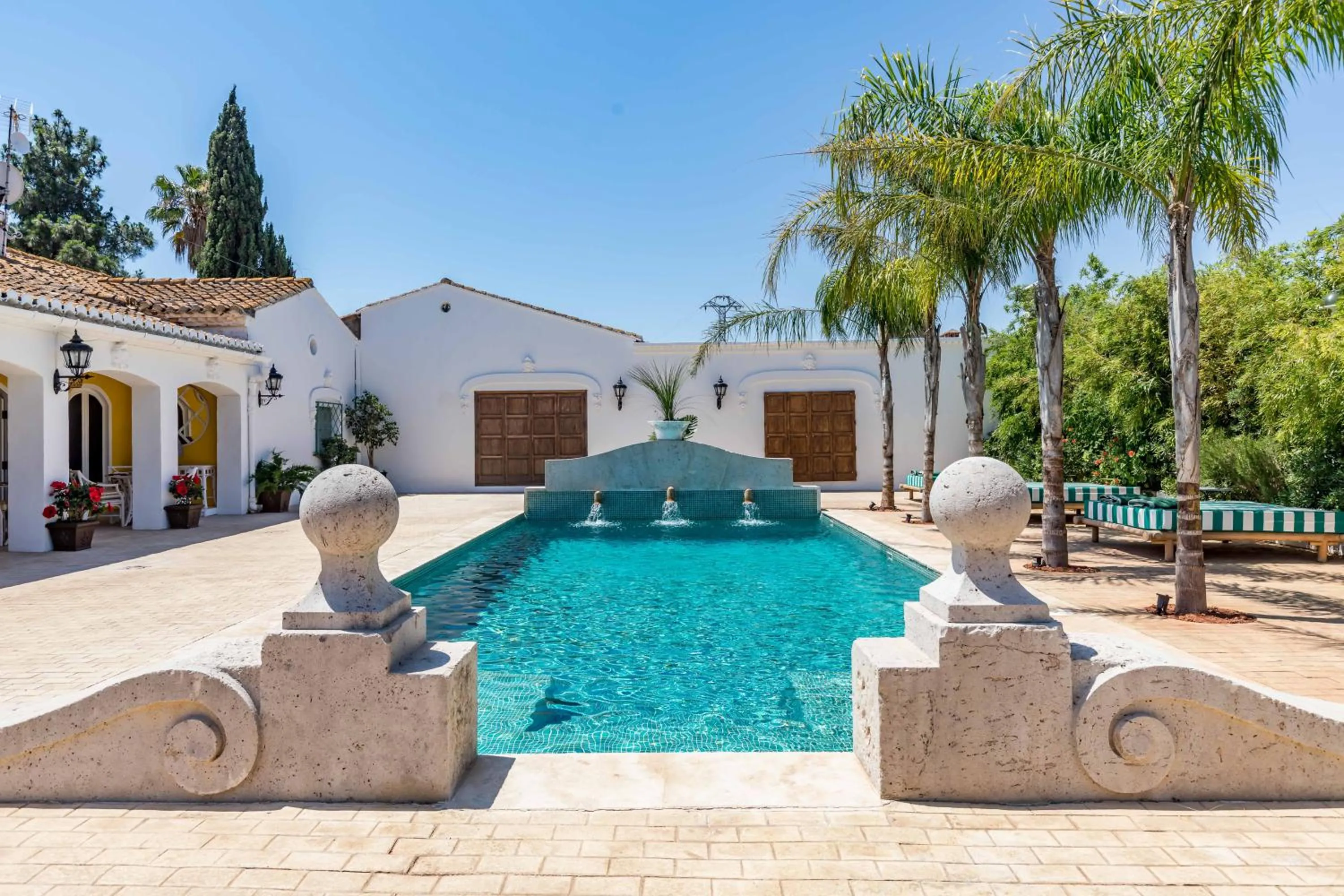 Swimming pool in Maison San Alfredo B&B