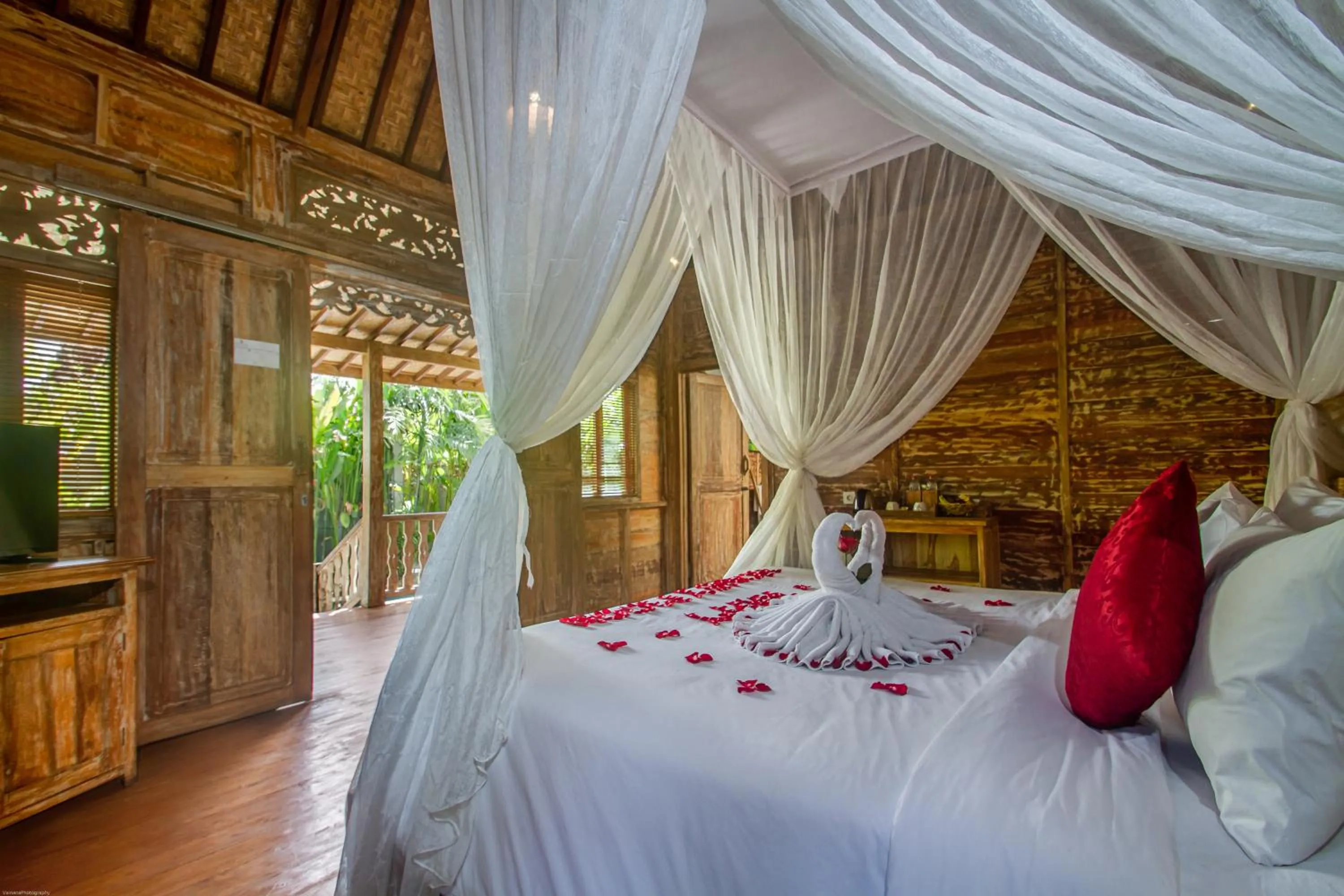 Bedroom, Bed in Aswanaya Villas Ubud