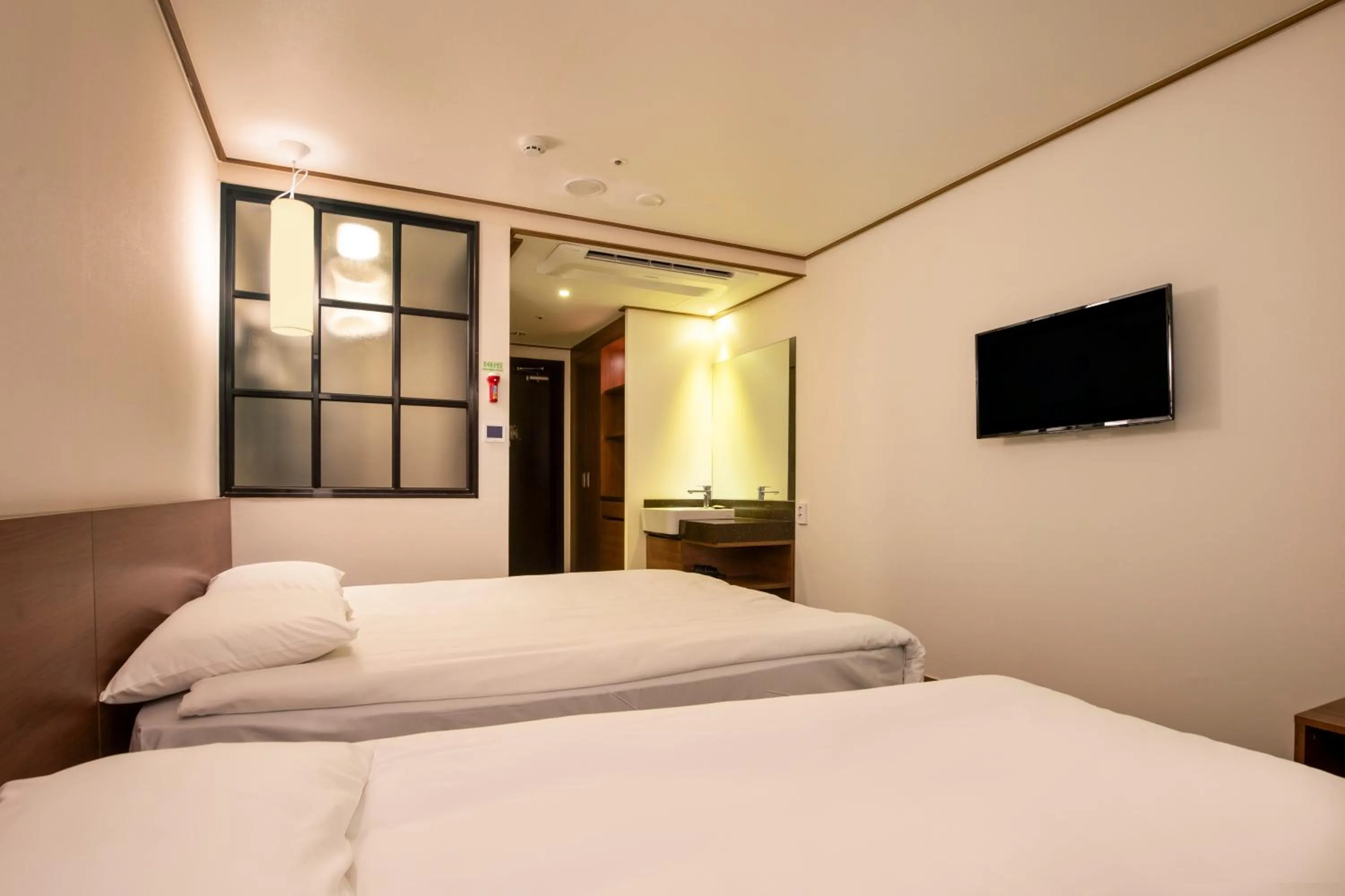 Area and facilities, Bed in Tamara Jeju hotel