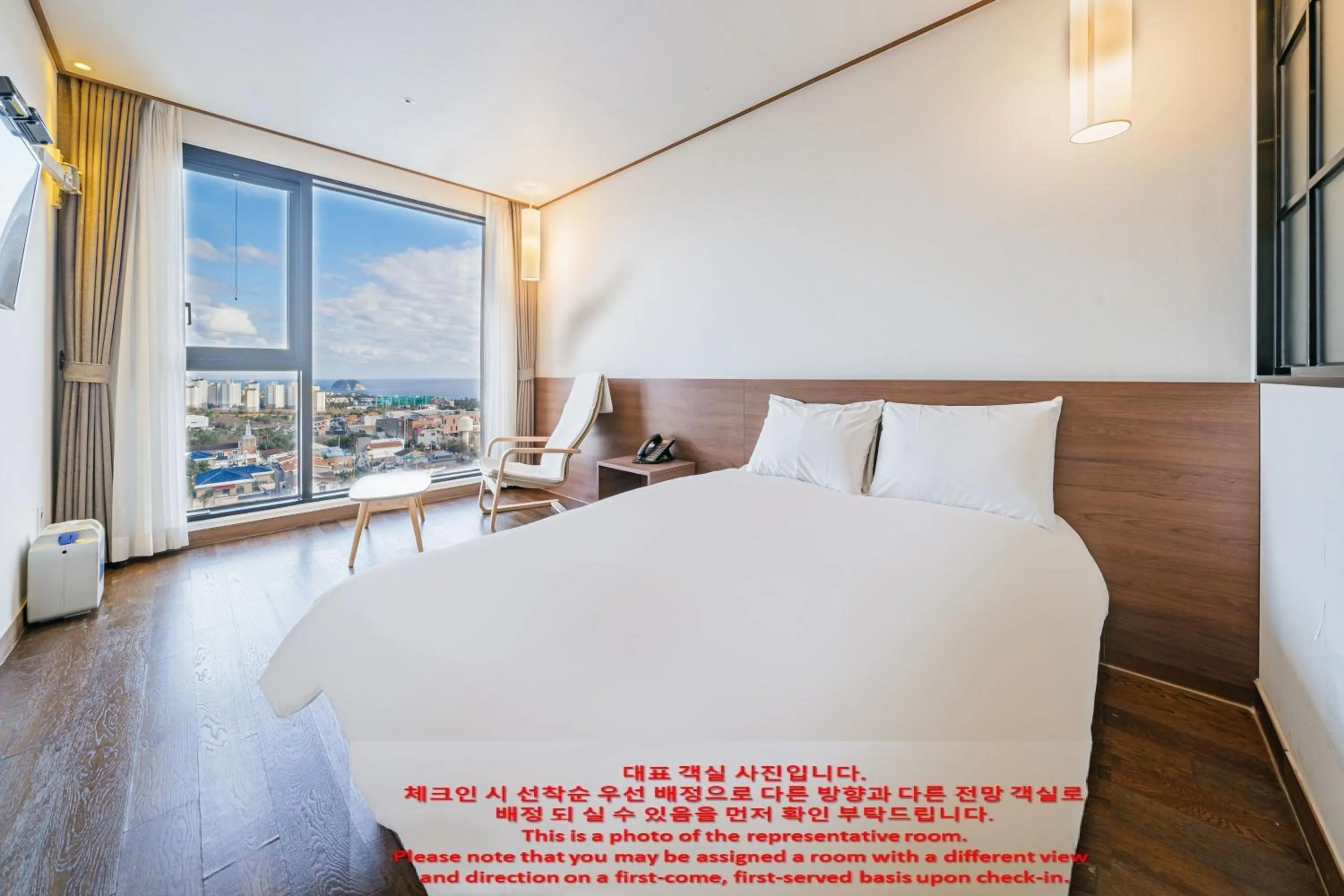 Photo of the whole room, Bed in Tamara Jeju hotel