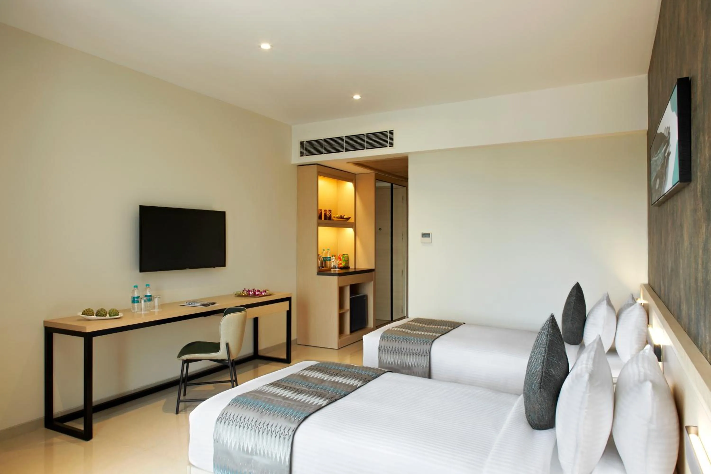 Communal lounge/ TV room, Bed in Click Hotel Bangalore - International Airport