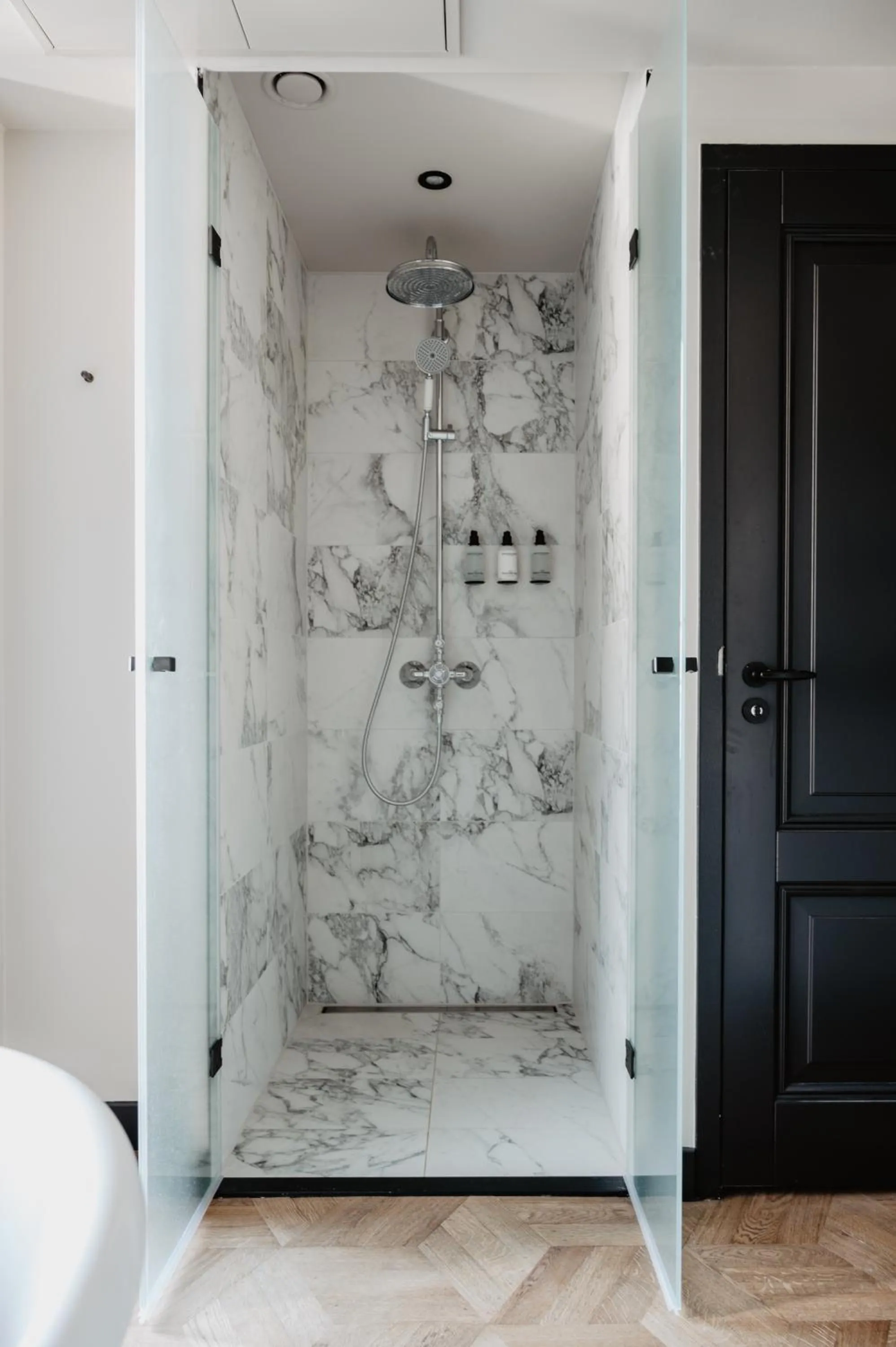 Shower in The Nox Hotel