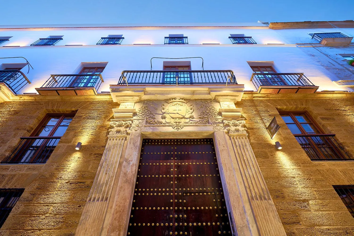 Facade/entrance in Tandem Torres de Cádiz Suites