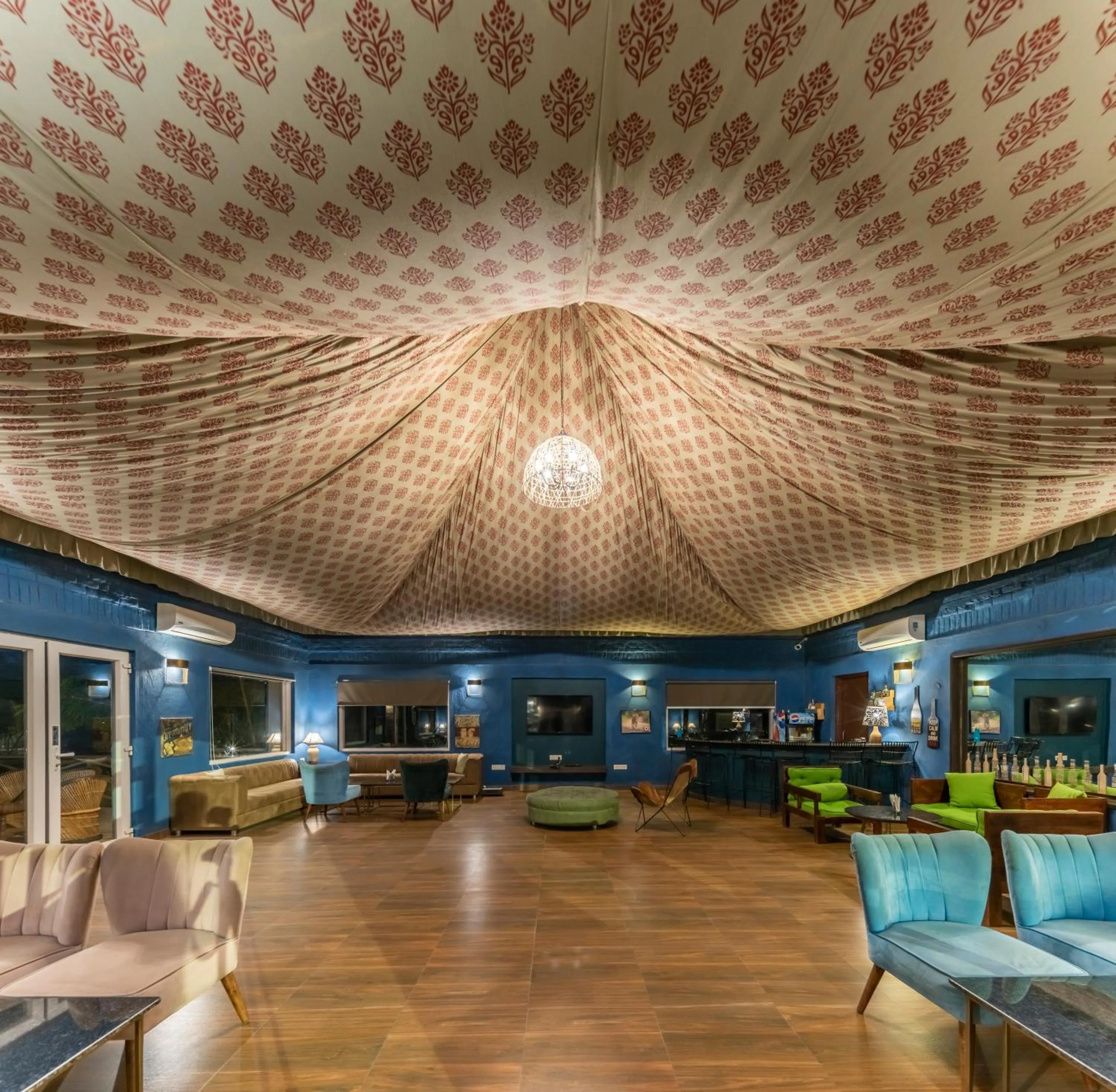 Lounge or bar in Vanaashrya Resort and Spa Sariska