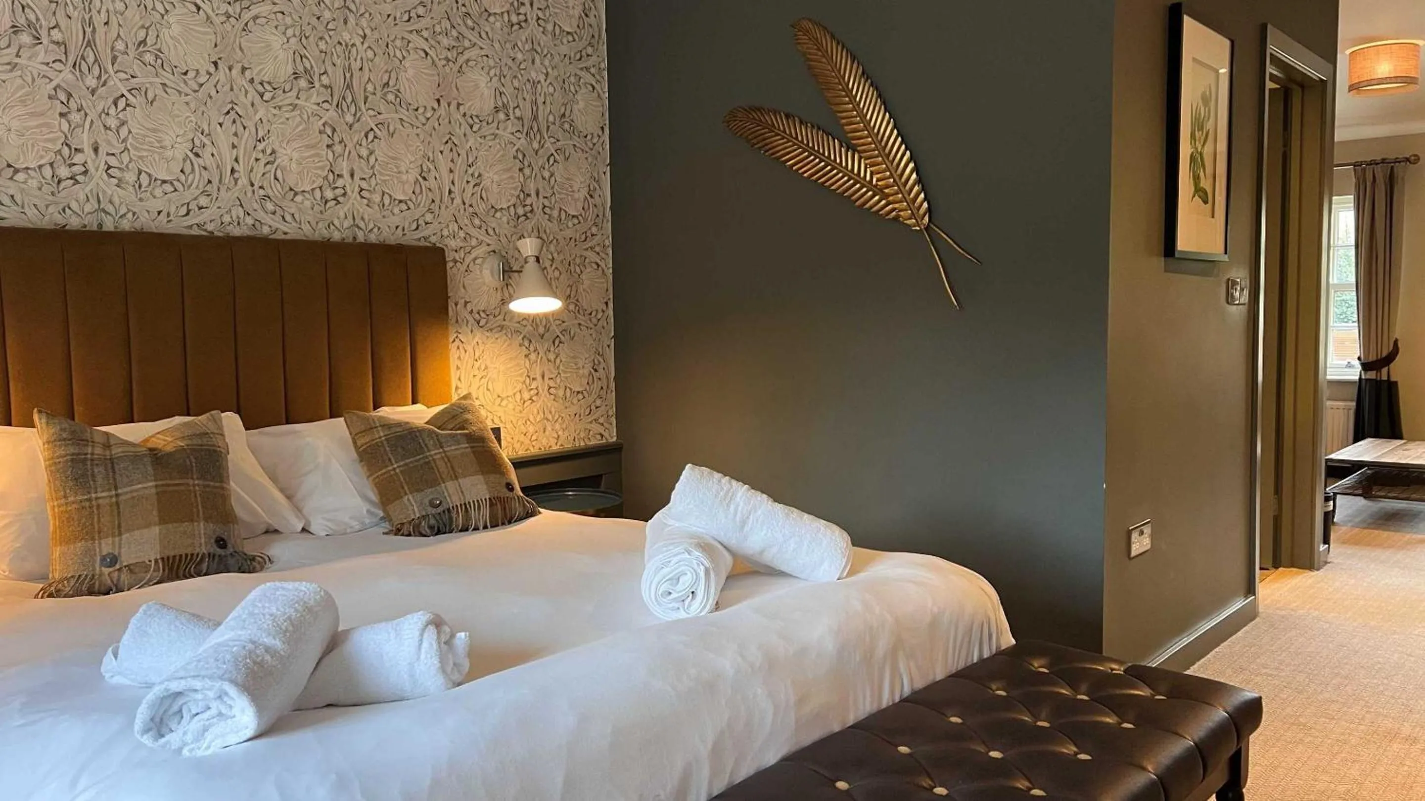 Bedroom, Bed in The Forresters Arms Kilburn