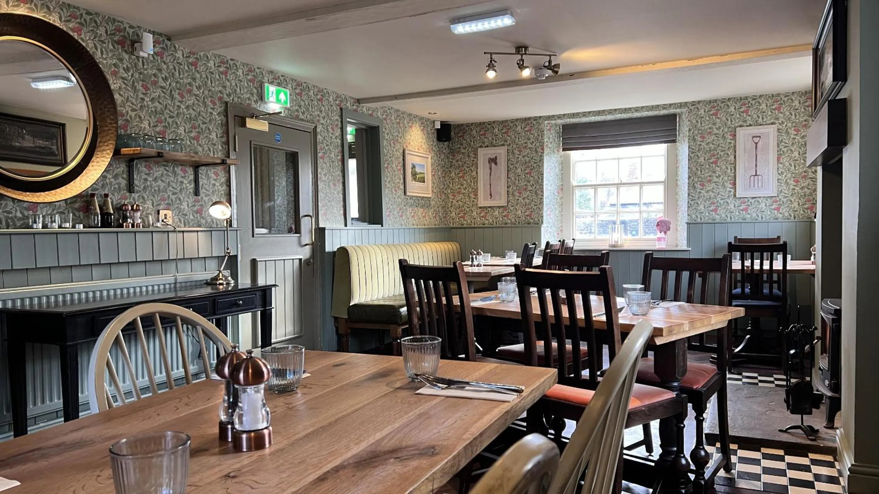 Dining area in The Forresters Arms Kilburn