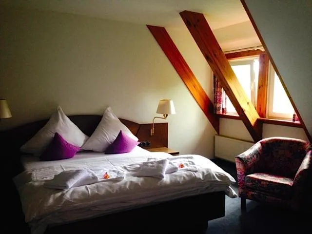 Bedroom, Bed in Dein Gutshof Hotel & Ferienwohnungen