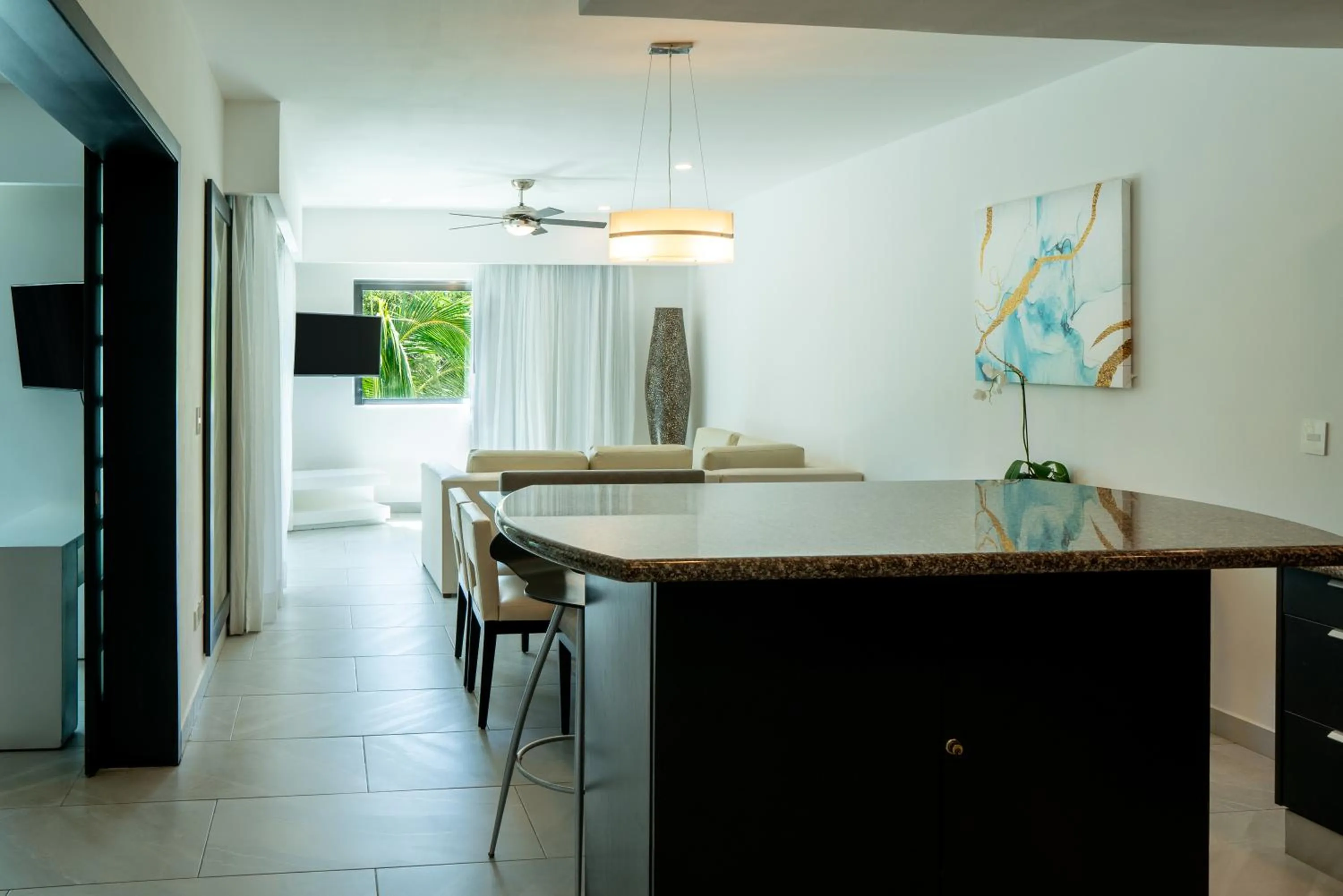 Dining area in The Fives Beach Hotel & Residences - All Senses Inclusive