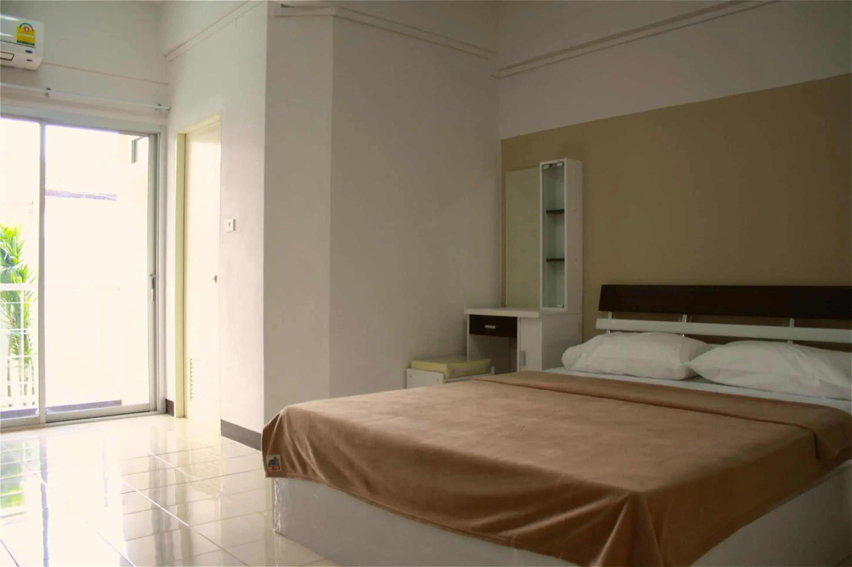 Standard Double Room in Baanbudsarin Apartment Standard Double Room in Baanbudsarin Apartment