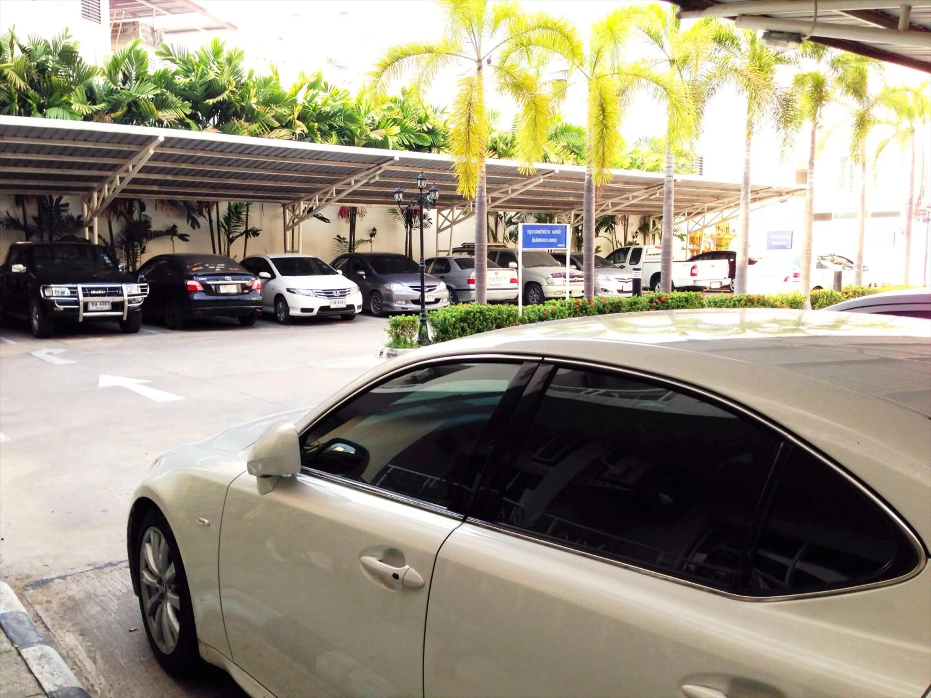 Facade/entrance in Baanbudsarin Apartment