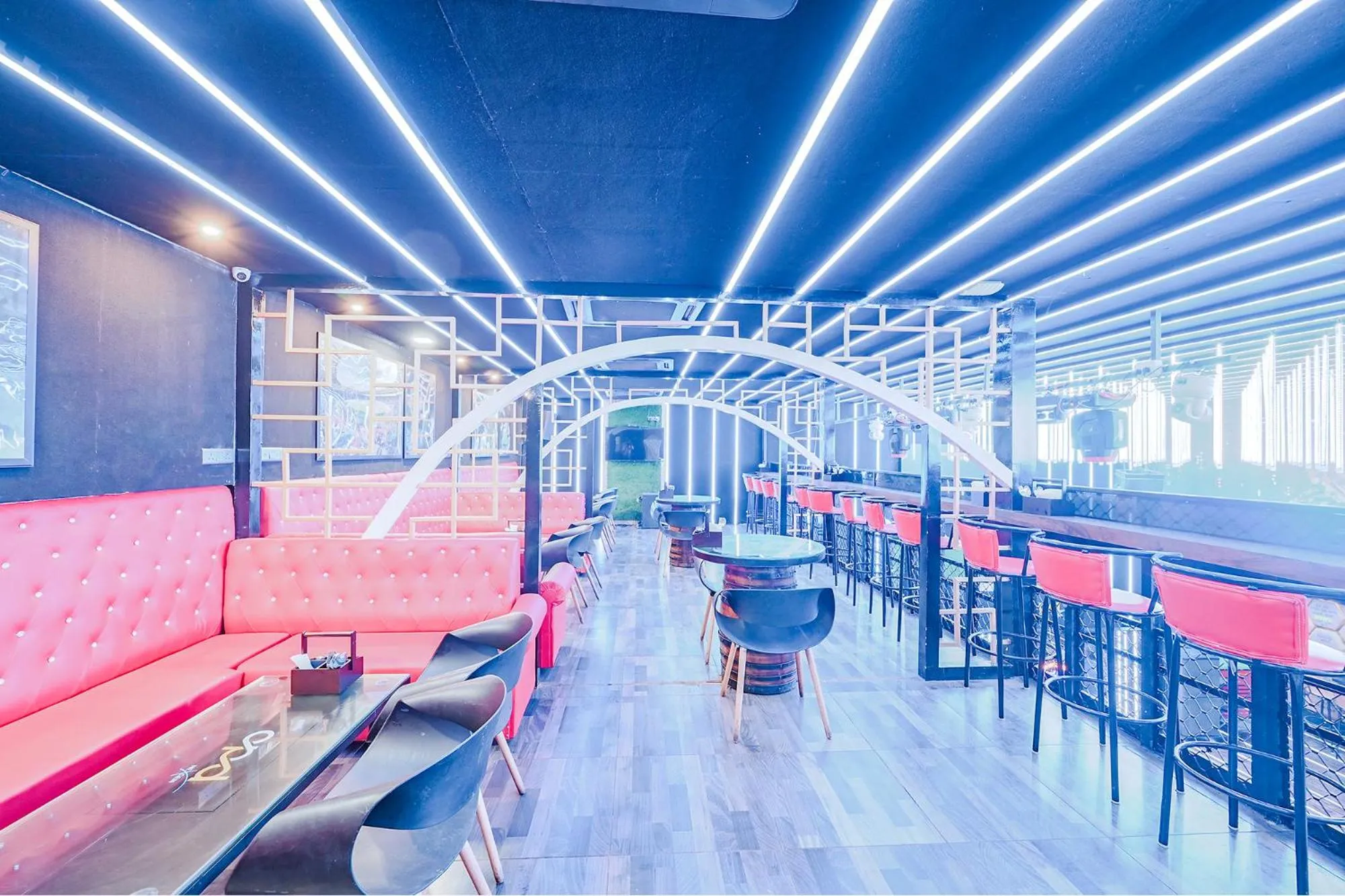 Lounge or bar in FabHotel Prime Middleton - Nr Niladri Vihar Square