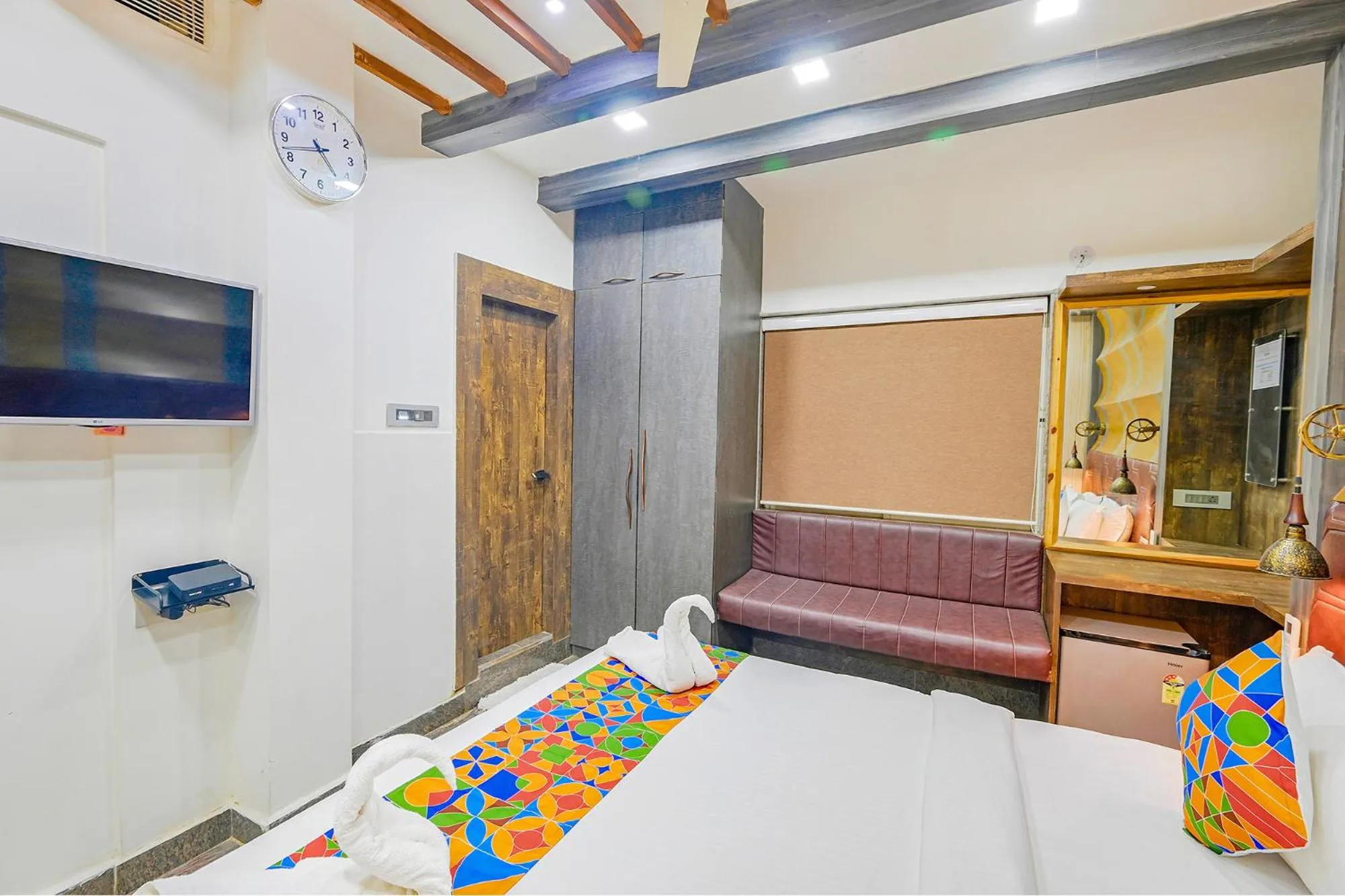 TV and multimedia, Bed in FabHotel Prime Middleton - Nr Niladri Vihar Square