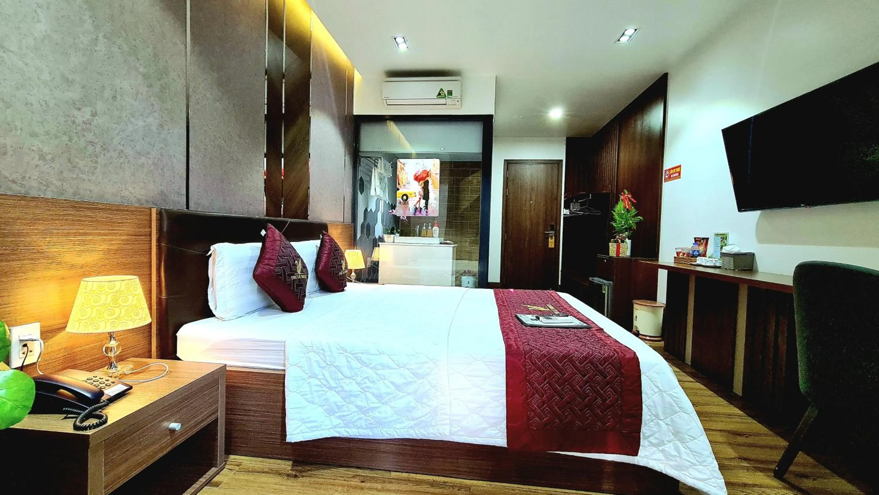 Photo of the whole room, Bed in THƯ LÊ Hotel