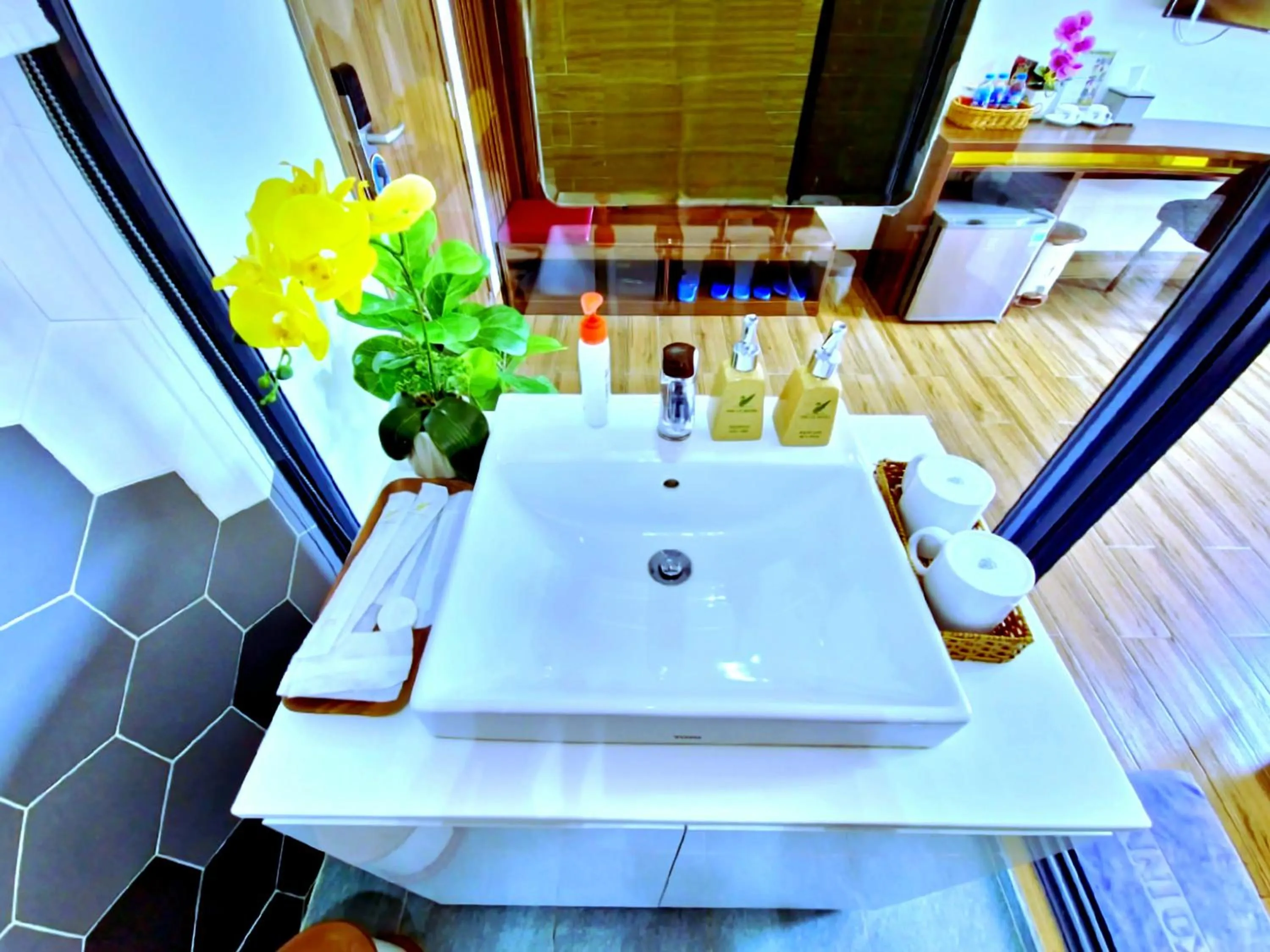 Shower in THƯ LÊ Hotel