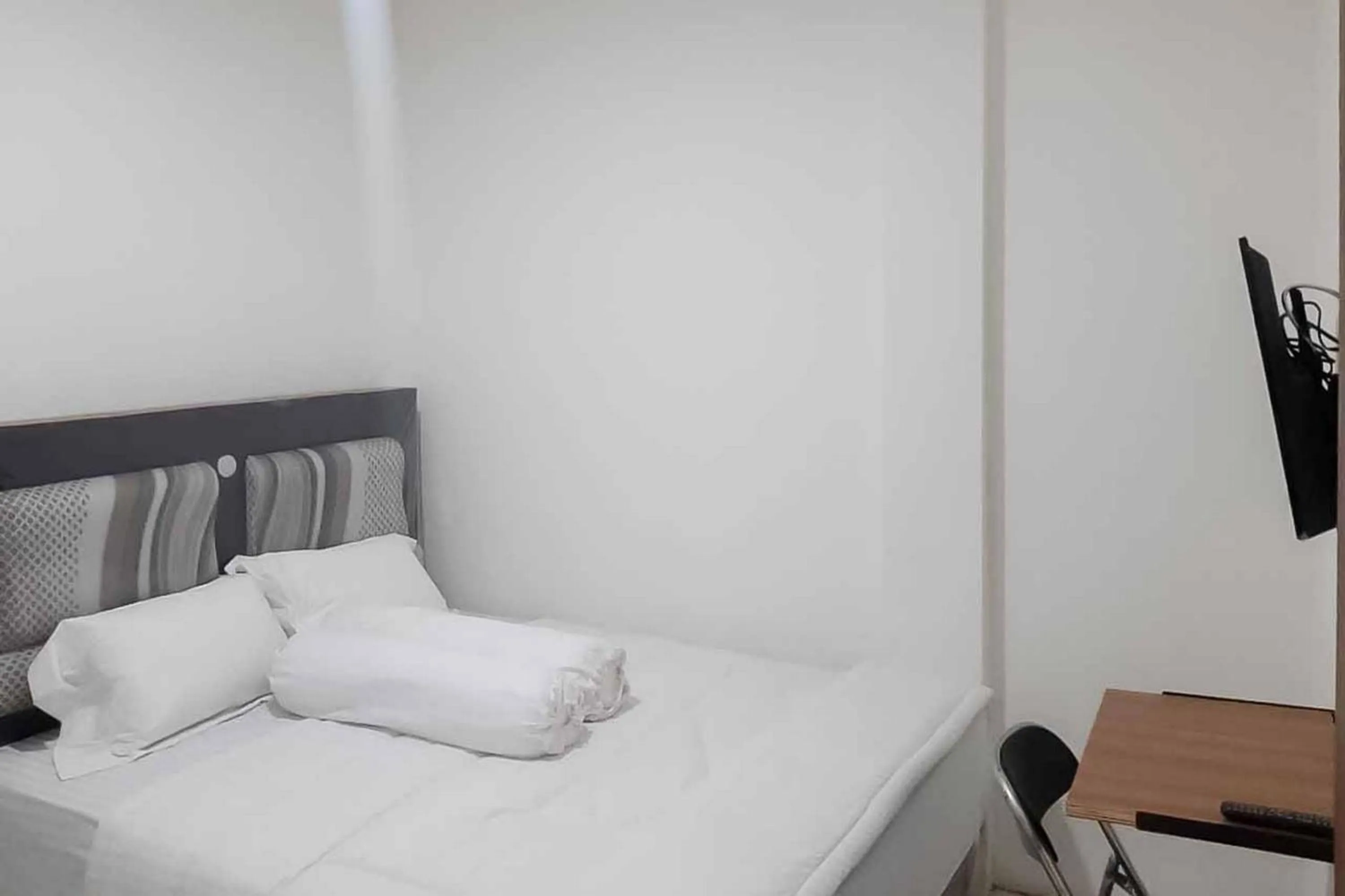 Bed in RedDoorz near Alun Alun Kota Serang