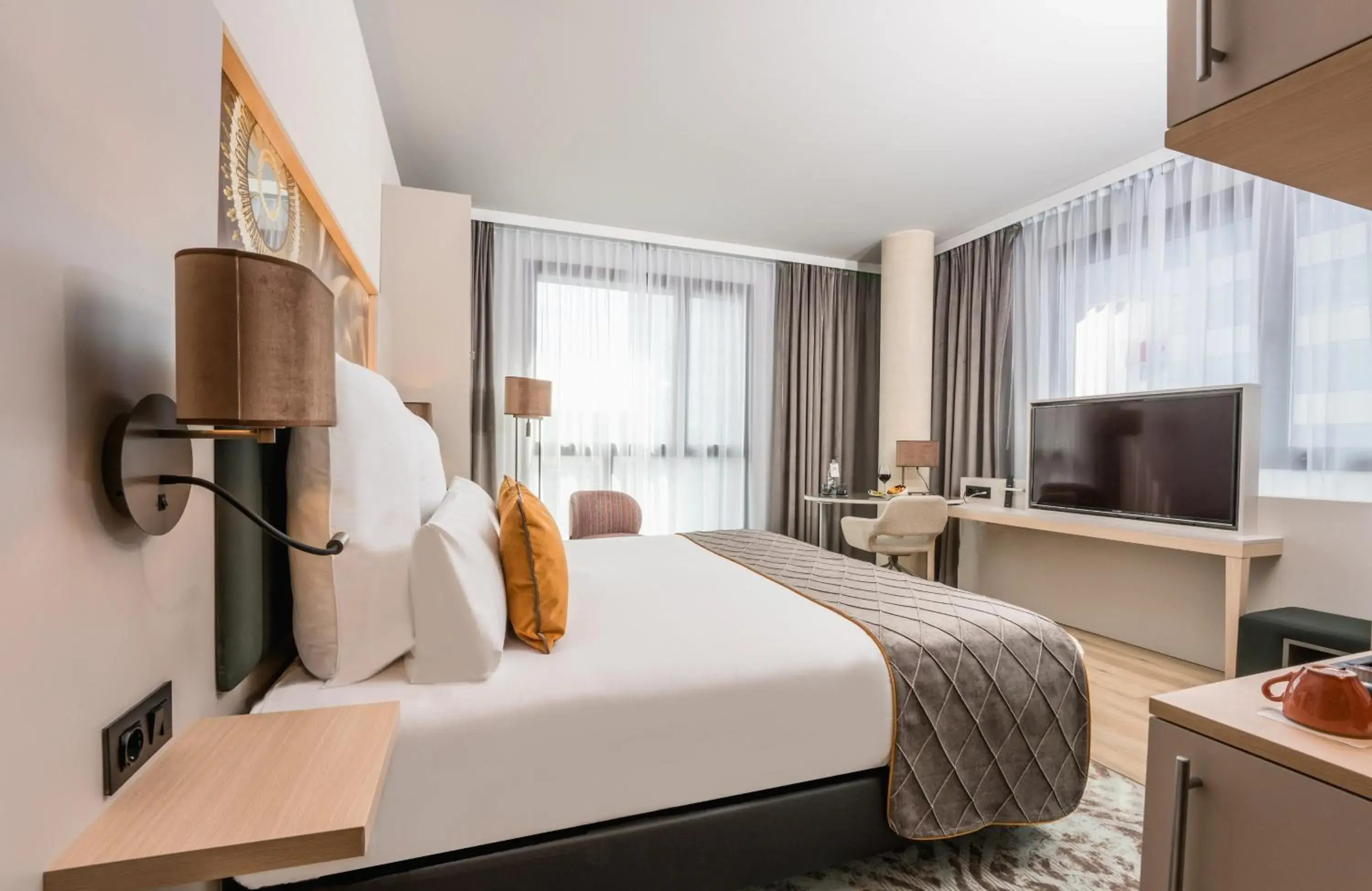 Deluxe Double or Twin Room in Leonardo Royal Hotel Barcelona Fira Deluxe Double or Twin Room in Leonardo Royal Hotel Barcelona Fira