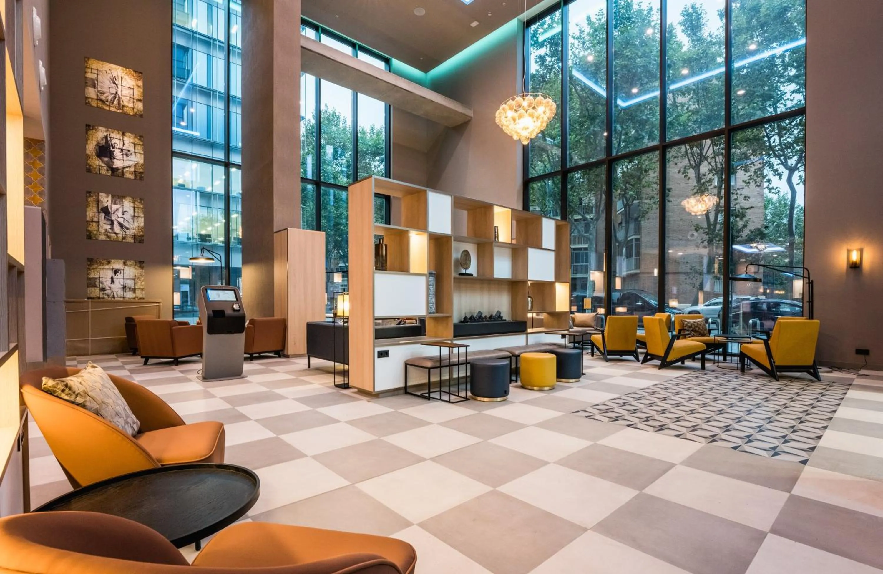 Lobby or reception in Leonardo Royal Hotel Barcelona Fira