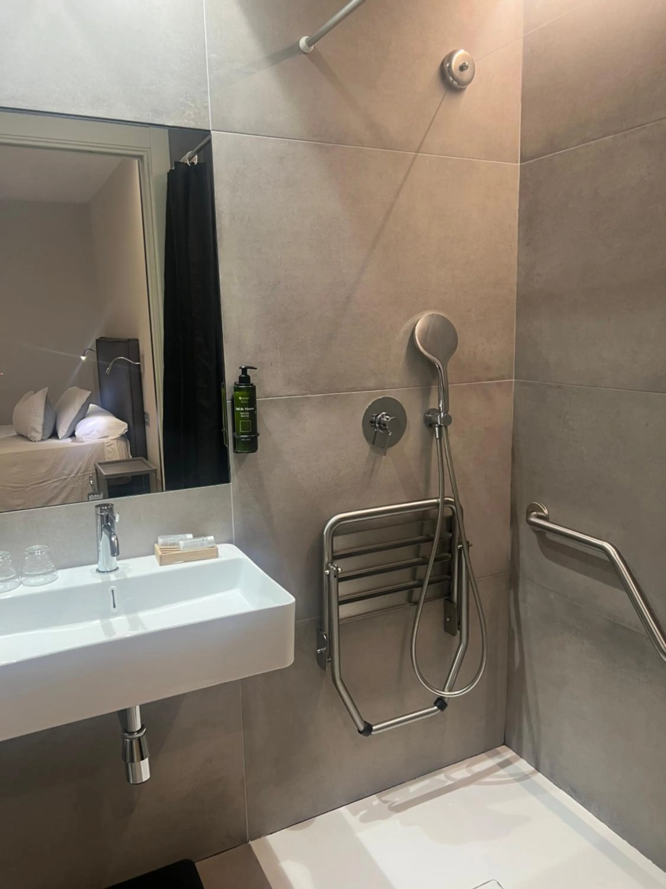 Shower in Apartaments Turístics Conseller