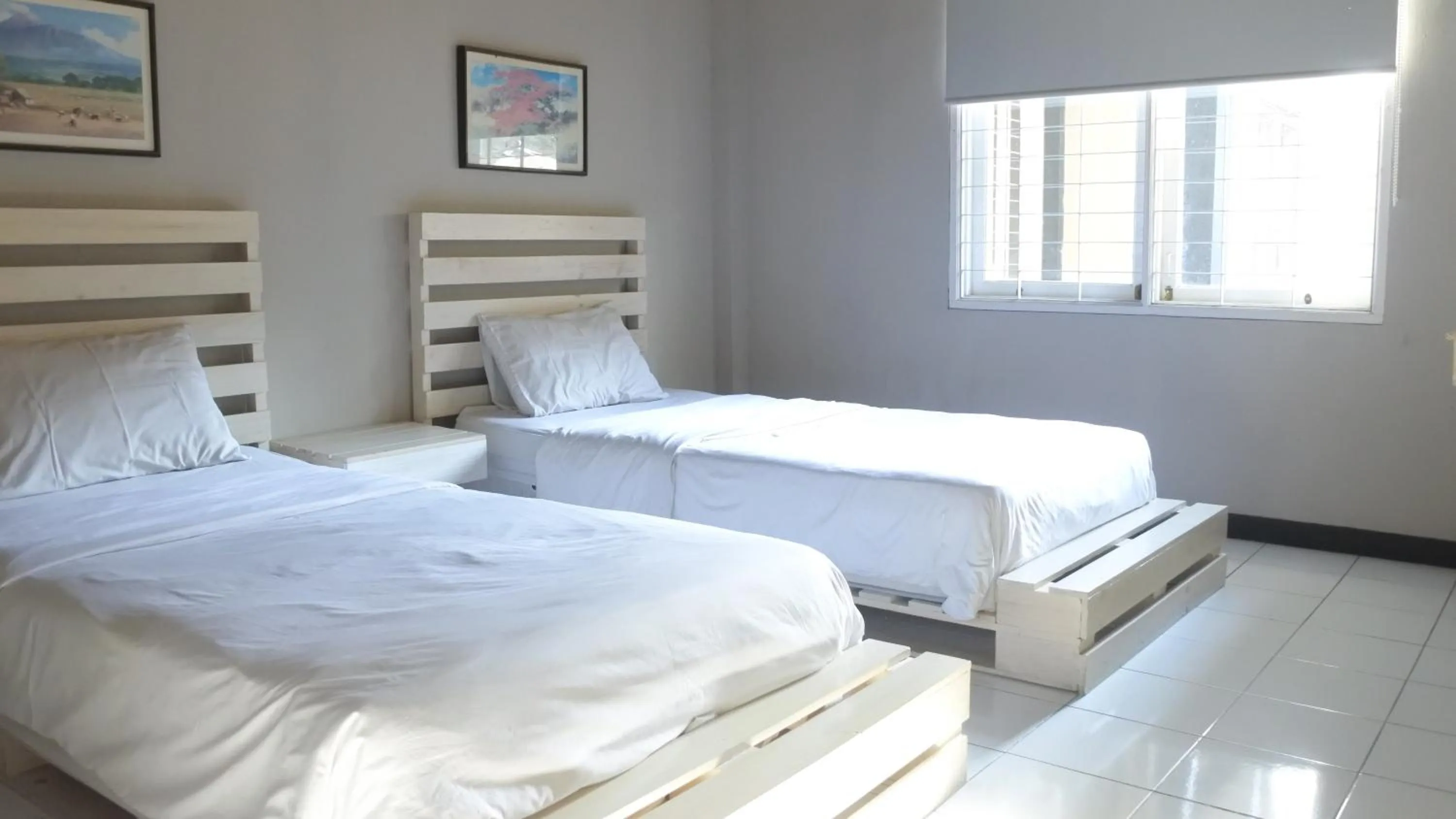 Bed in RedDoorz near Exit Toll Pasteur 5