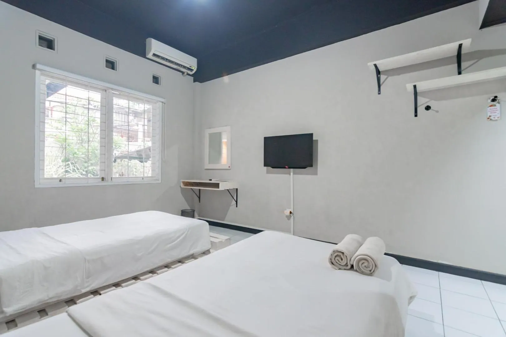 Bed in RedDoorz near Exit Toll Pasteur 5