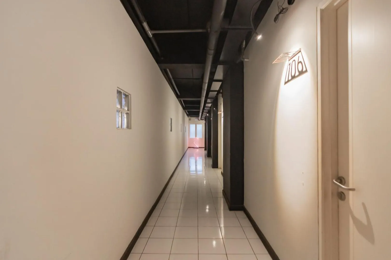 Facade/entrance in RedDoorz near Exit Toll Pasteur 5