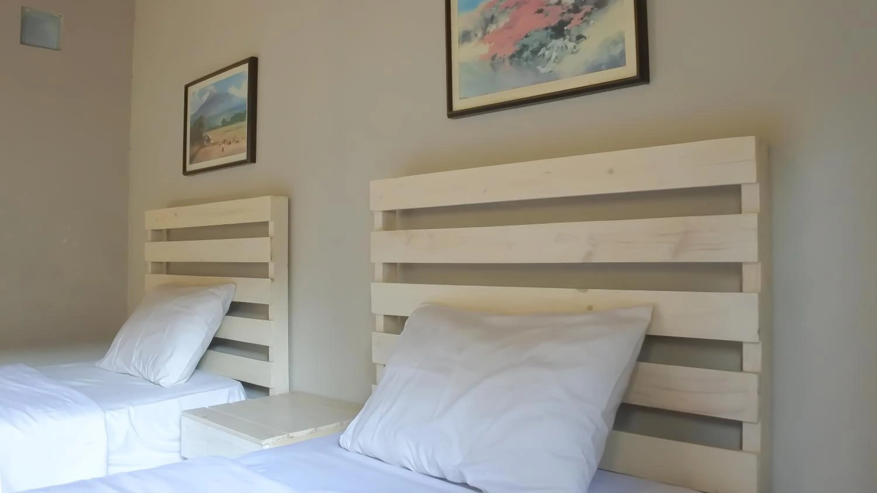 Bed in RedDoorz near Exit Toll Pasteur 5