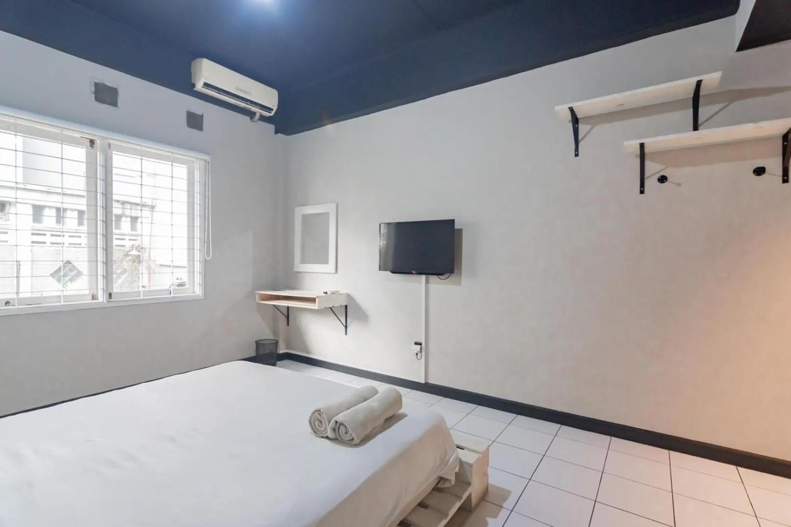 Bed in RedDoorz near Exit Toll Pasteur 5