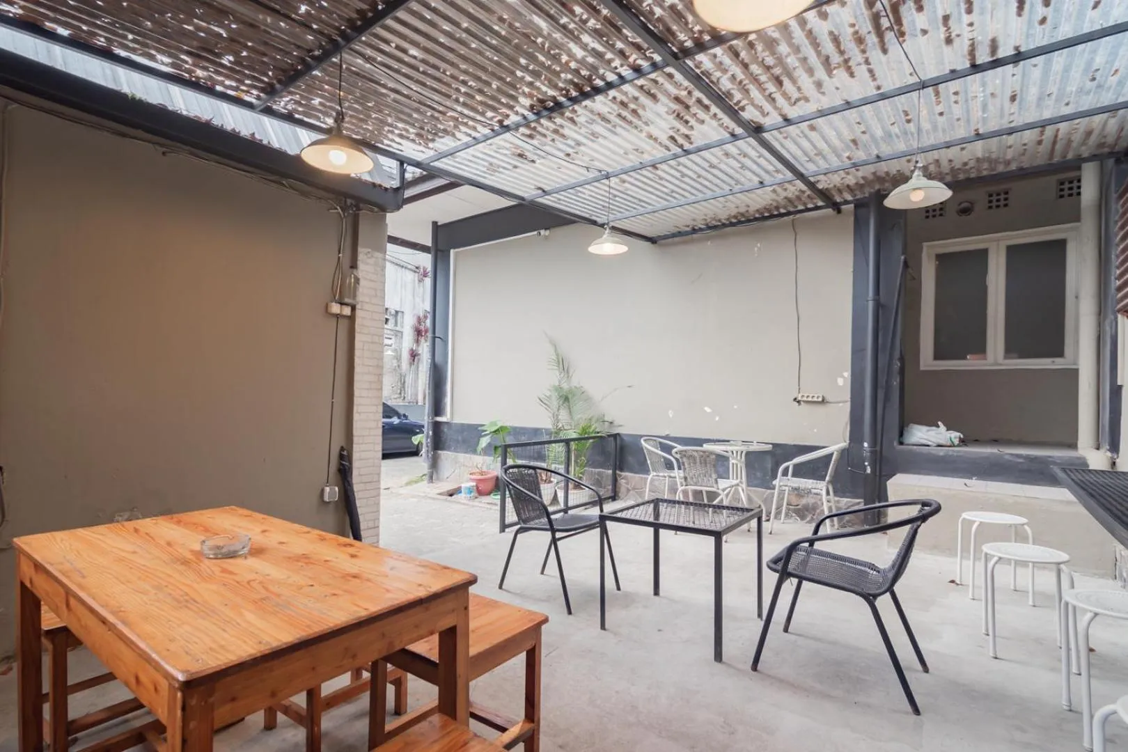 Restaurant/places to eat in RedDoorz near Exit Toll Pasteur 5