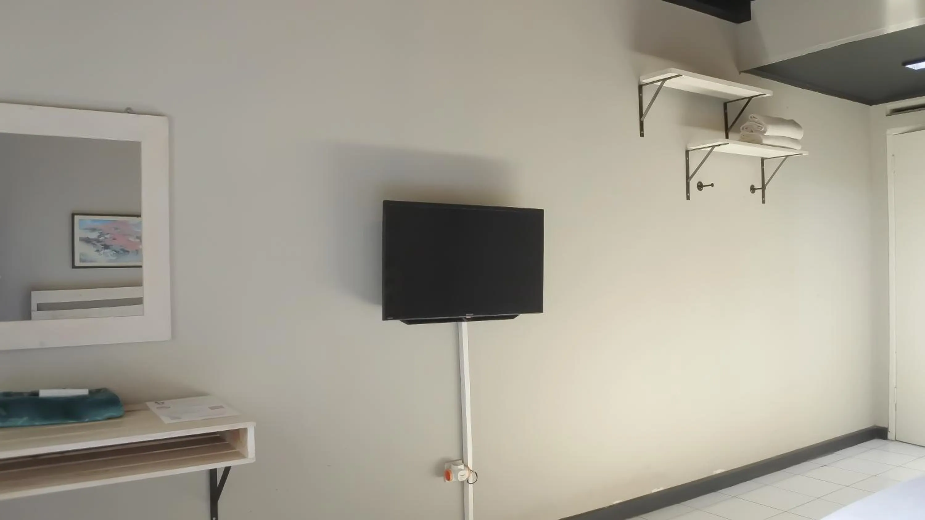 RedDoorz near Exit Toll Pasteur 5