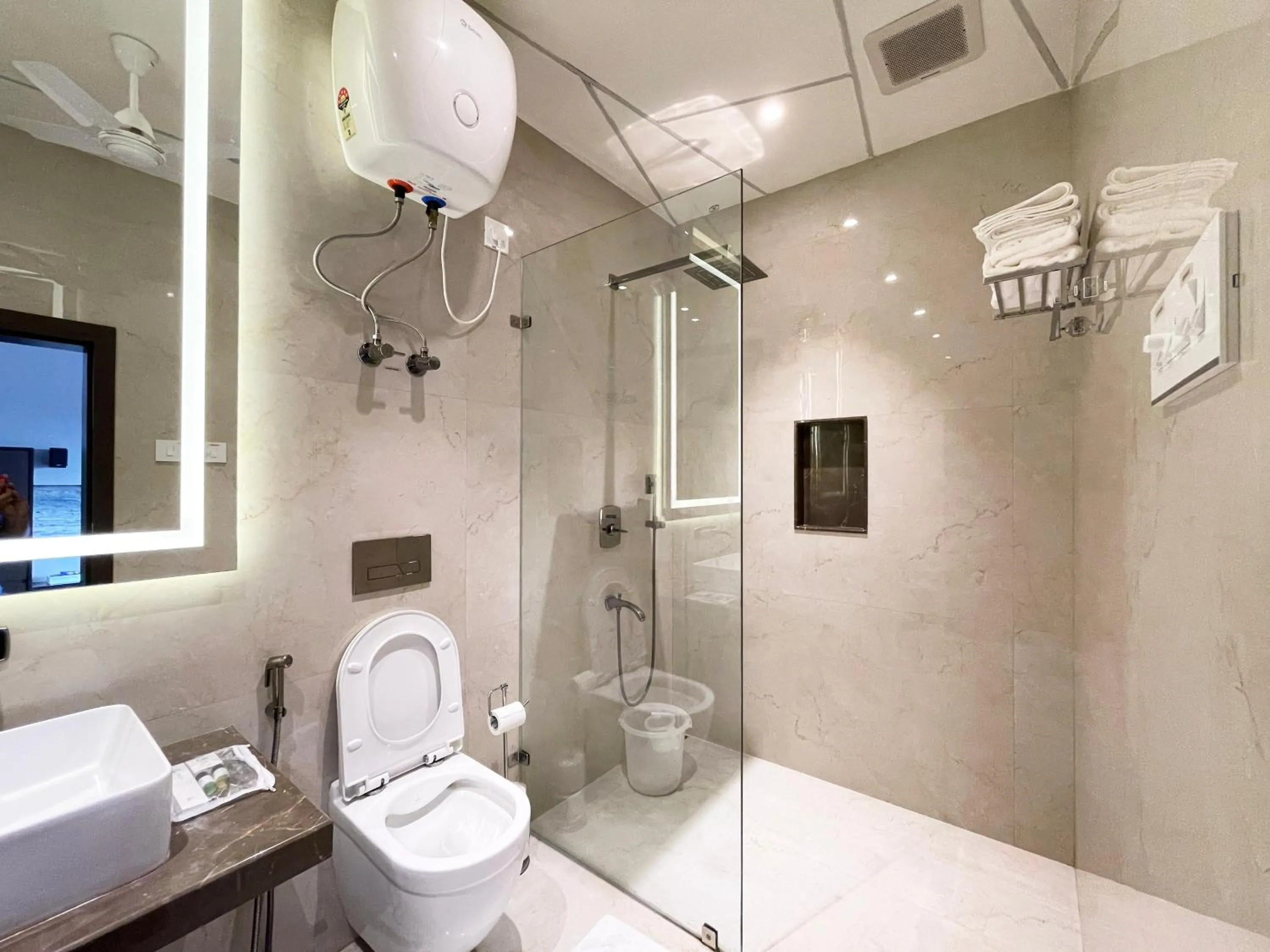 Shower in Central Bed & Breakfast