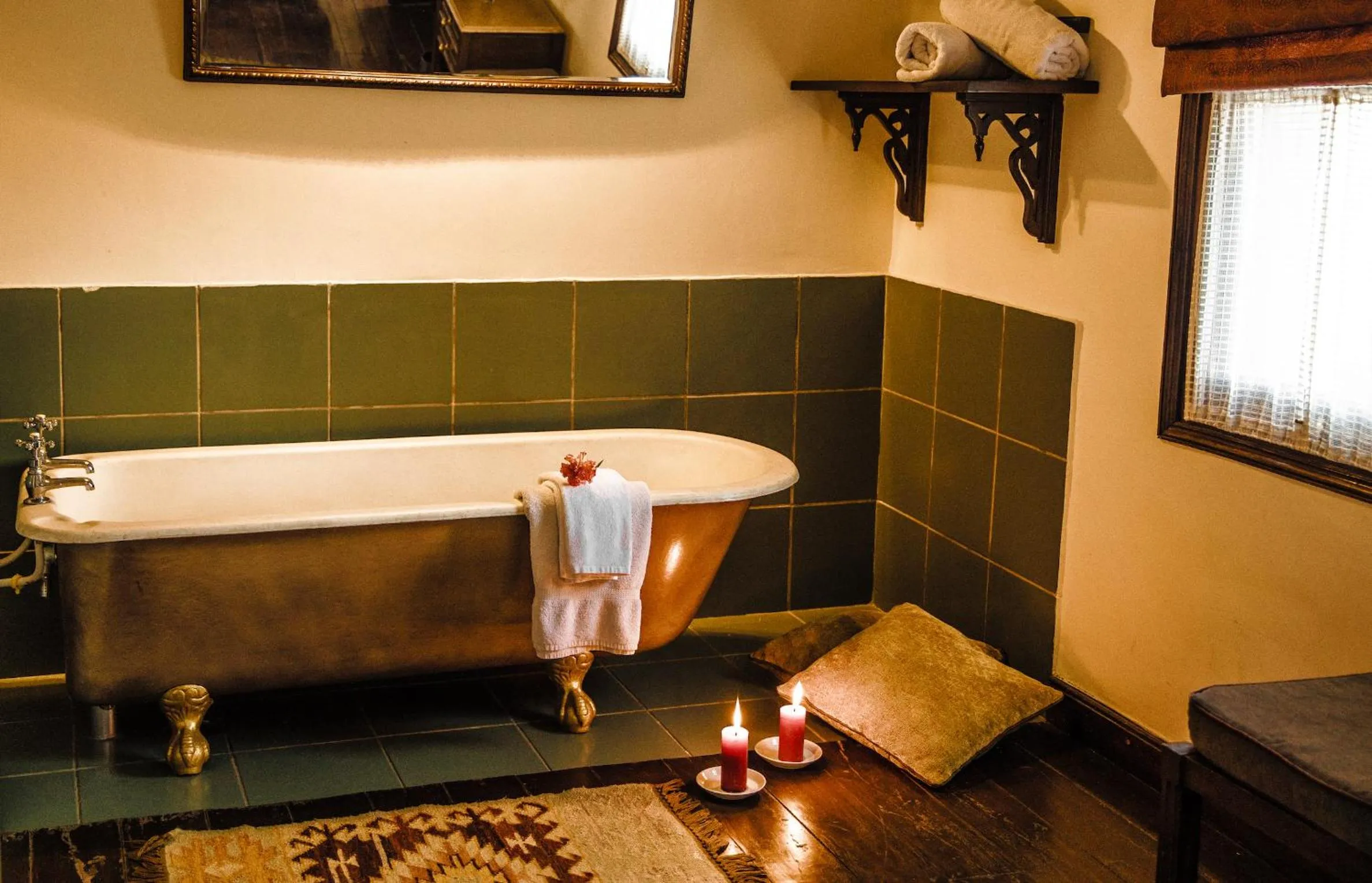 Bath in The Himalayan