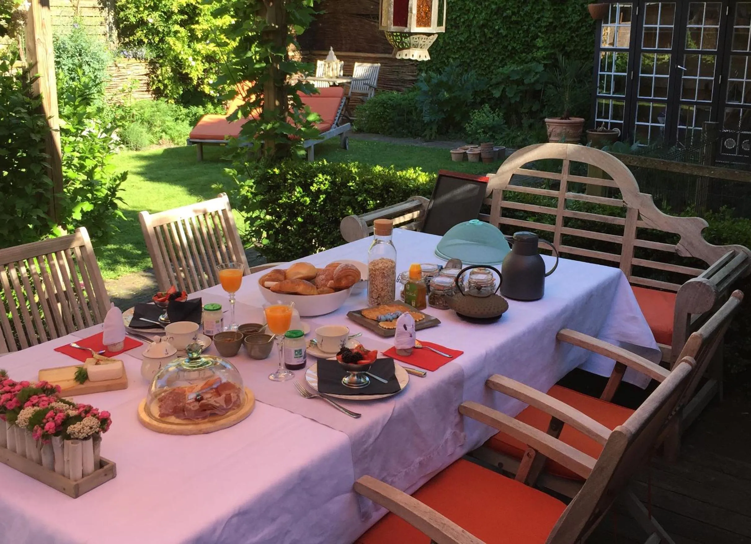 Garden in B&B Bella en Basiel