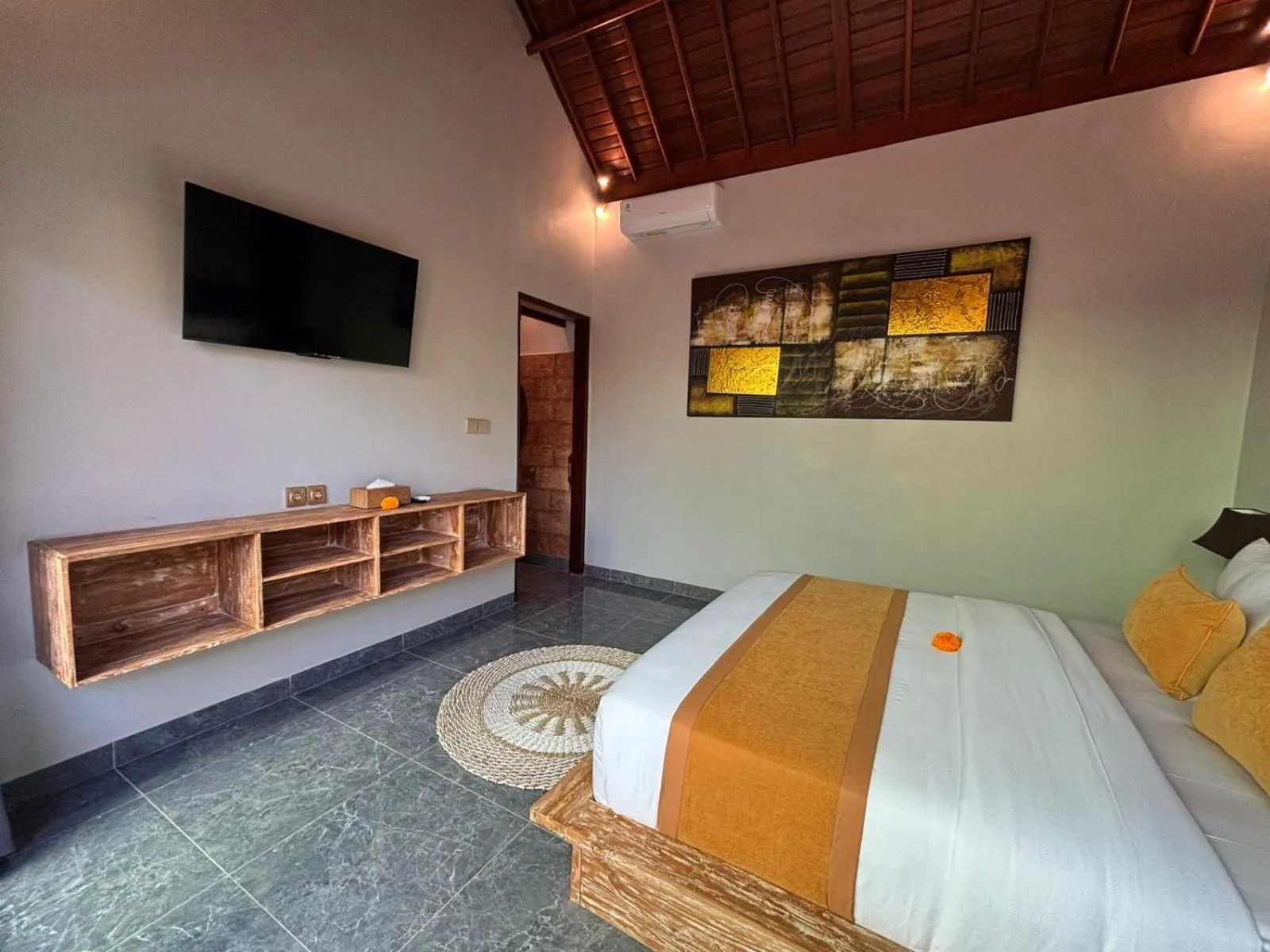 Bed in Villa Semujan Ubud