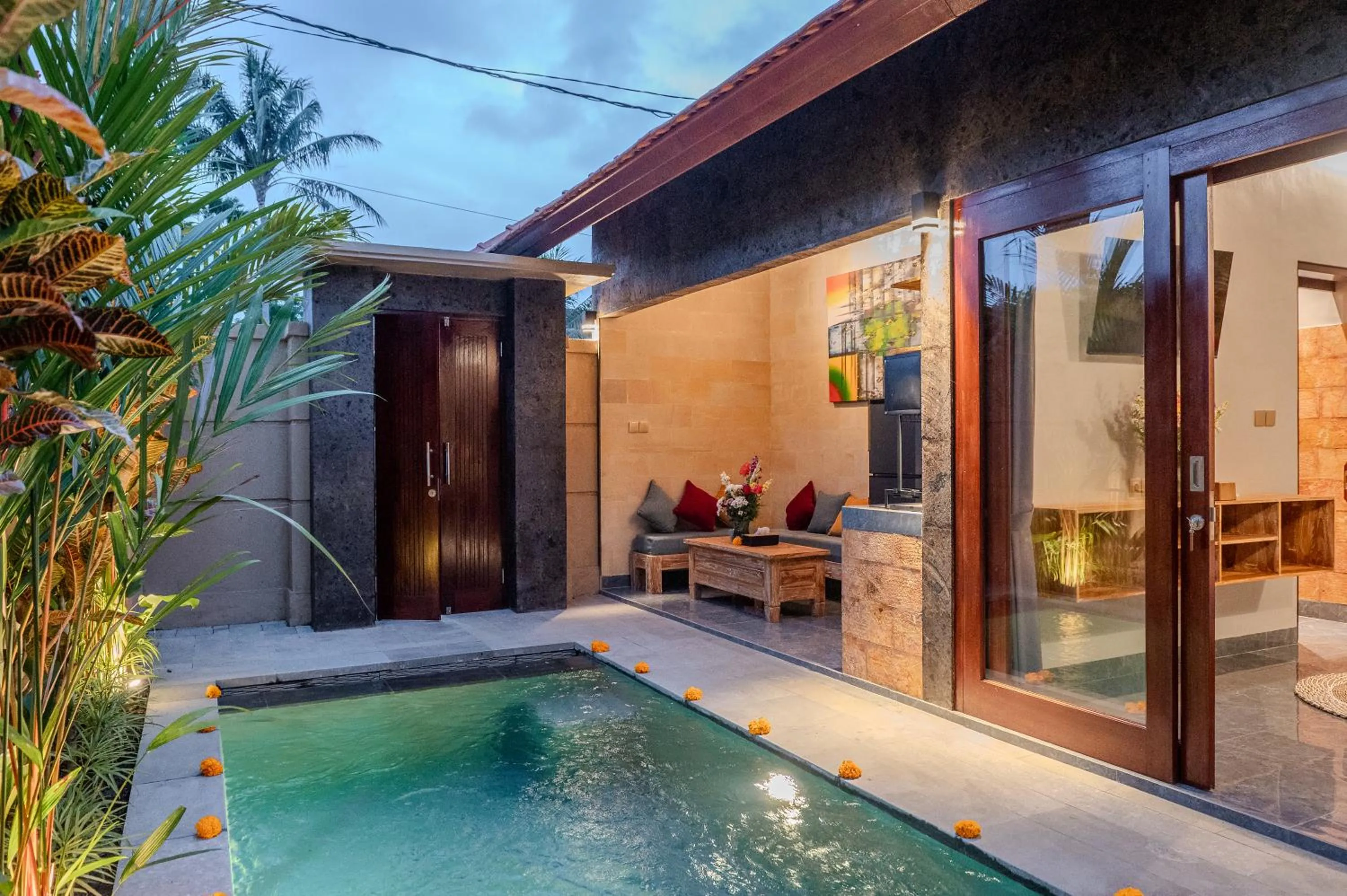 Kitchen or kitchenette in Villa Semujan Ubud