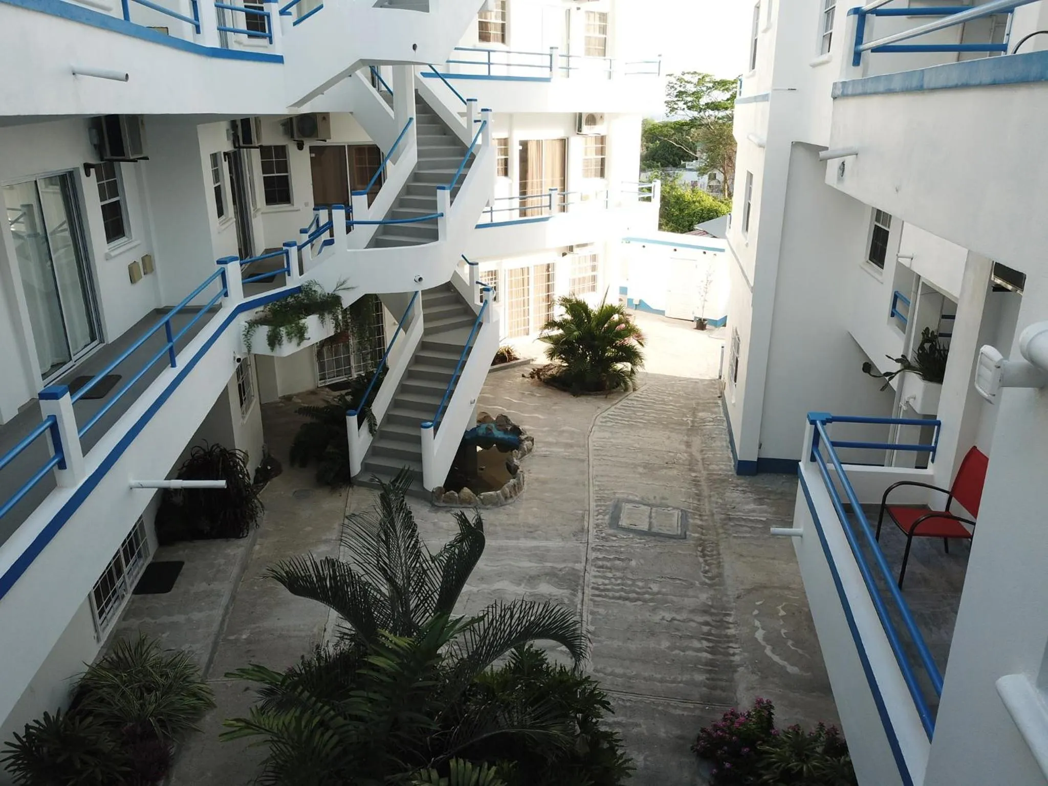 Inner courtyard view in Blue Star Apartments & Hotel
