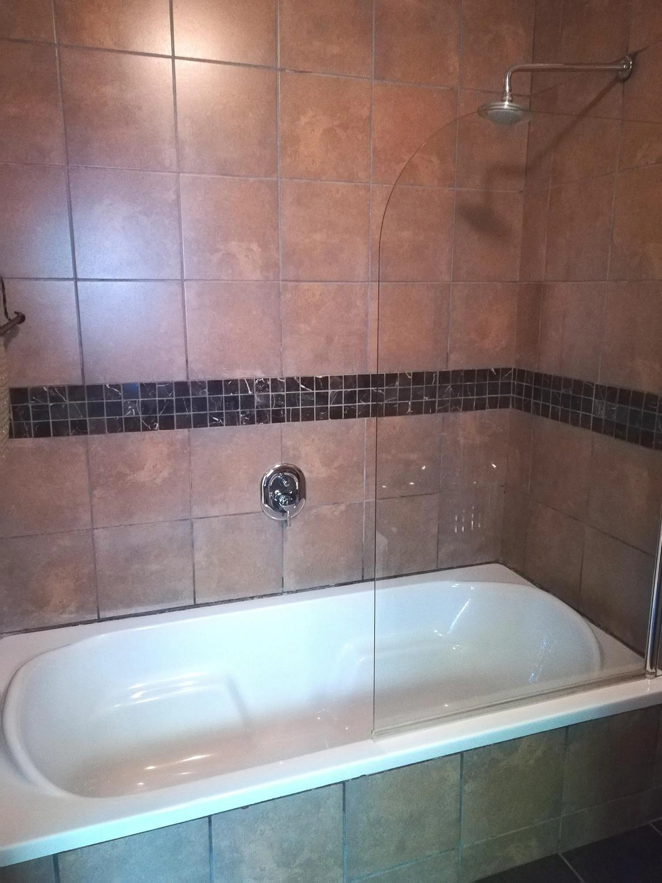 Bath in 24 Onvrey Guest House