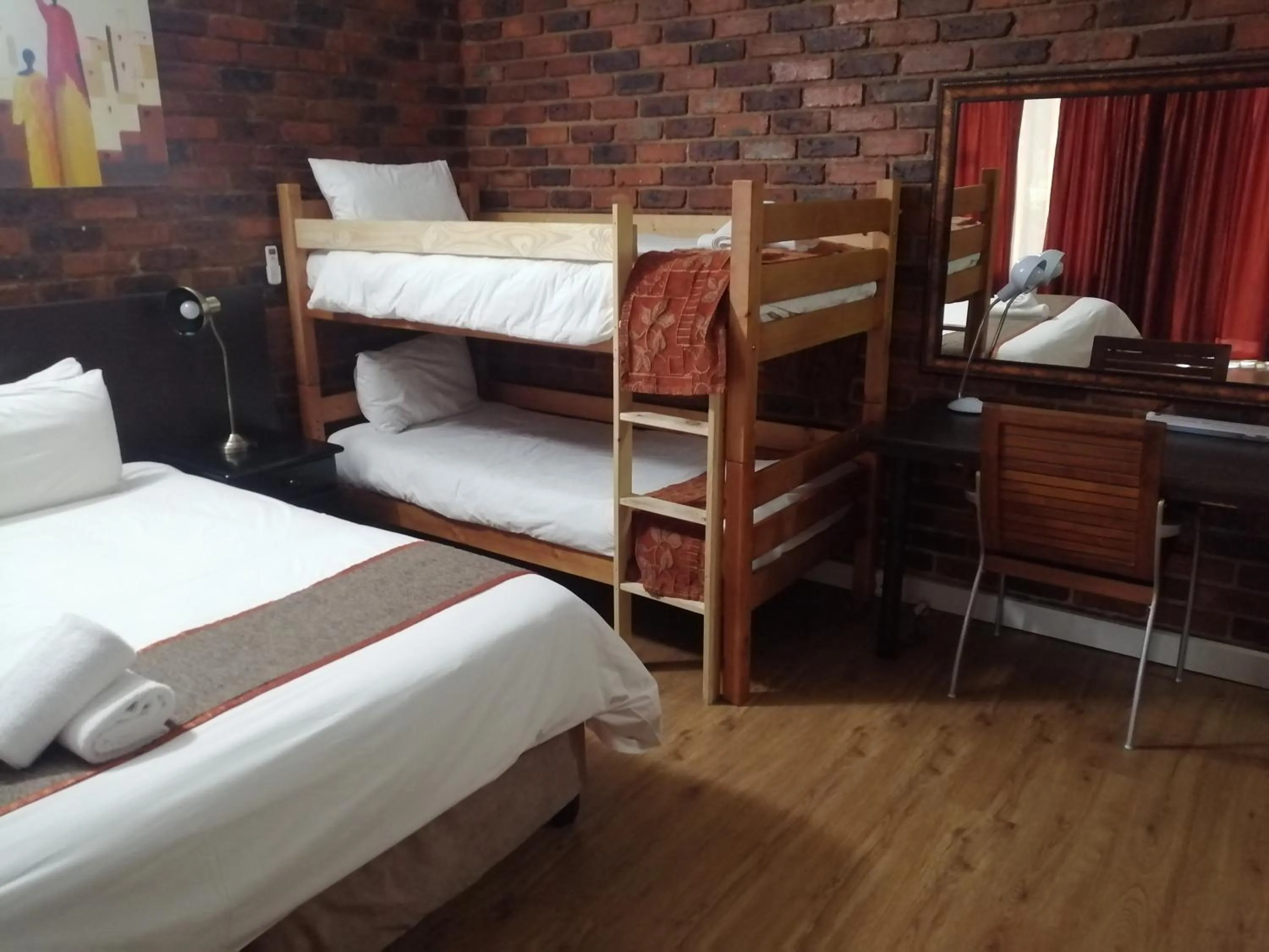 bunk bed, Bed in 24 Onvrey Guest House