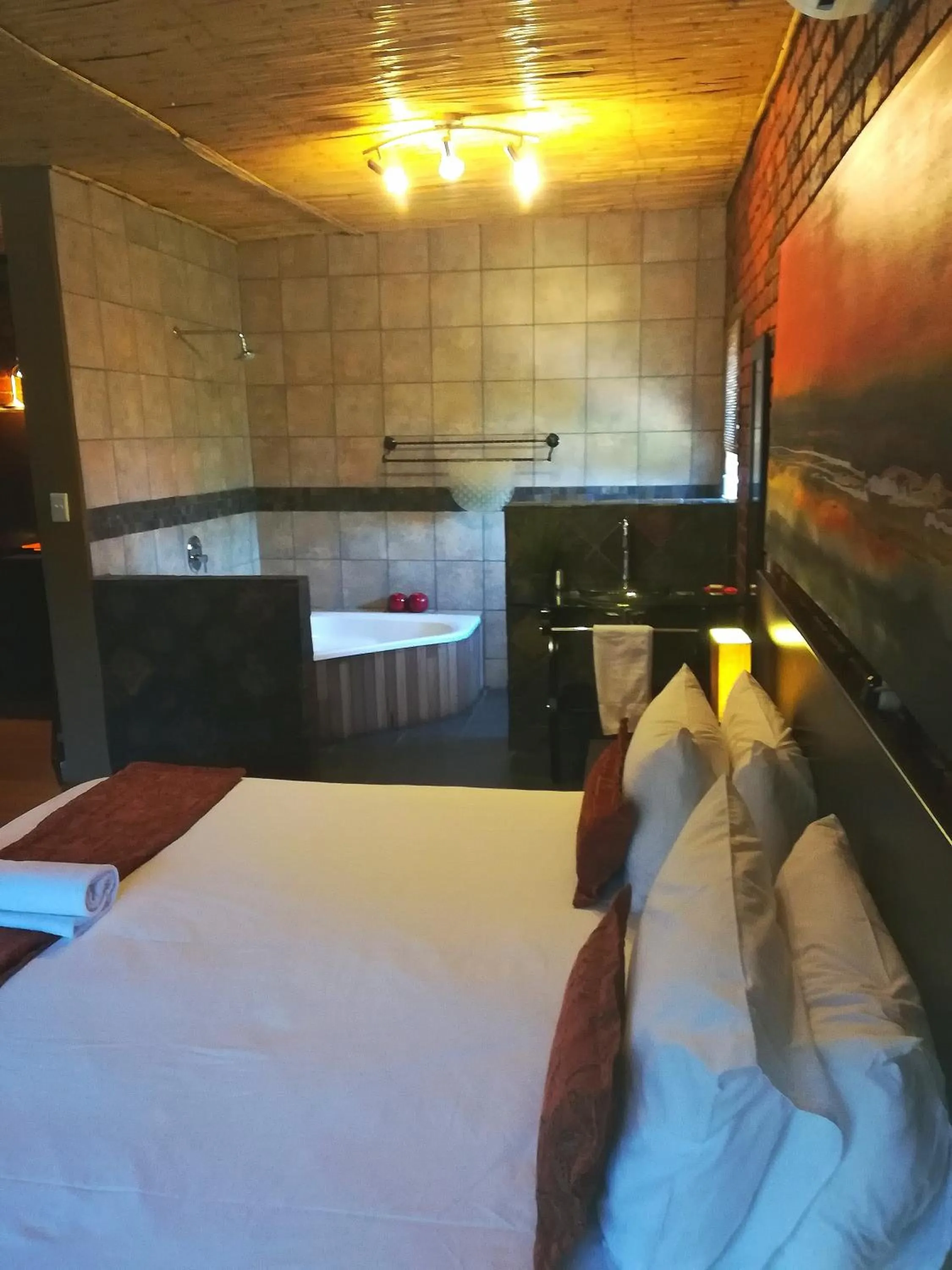 View (from property/room), Bed in 24 Onvrey Guest House