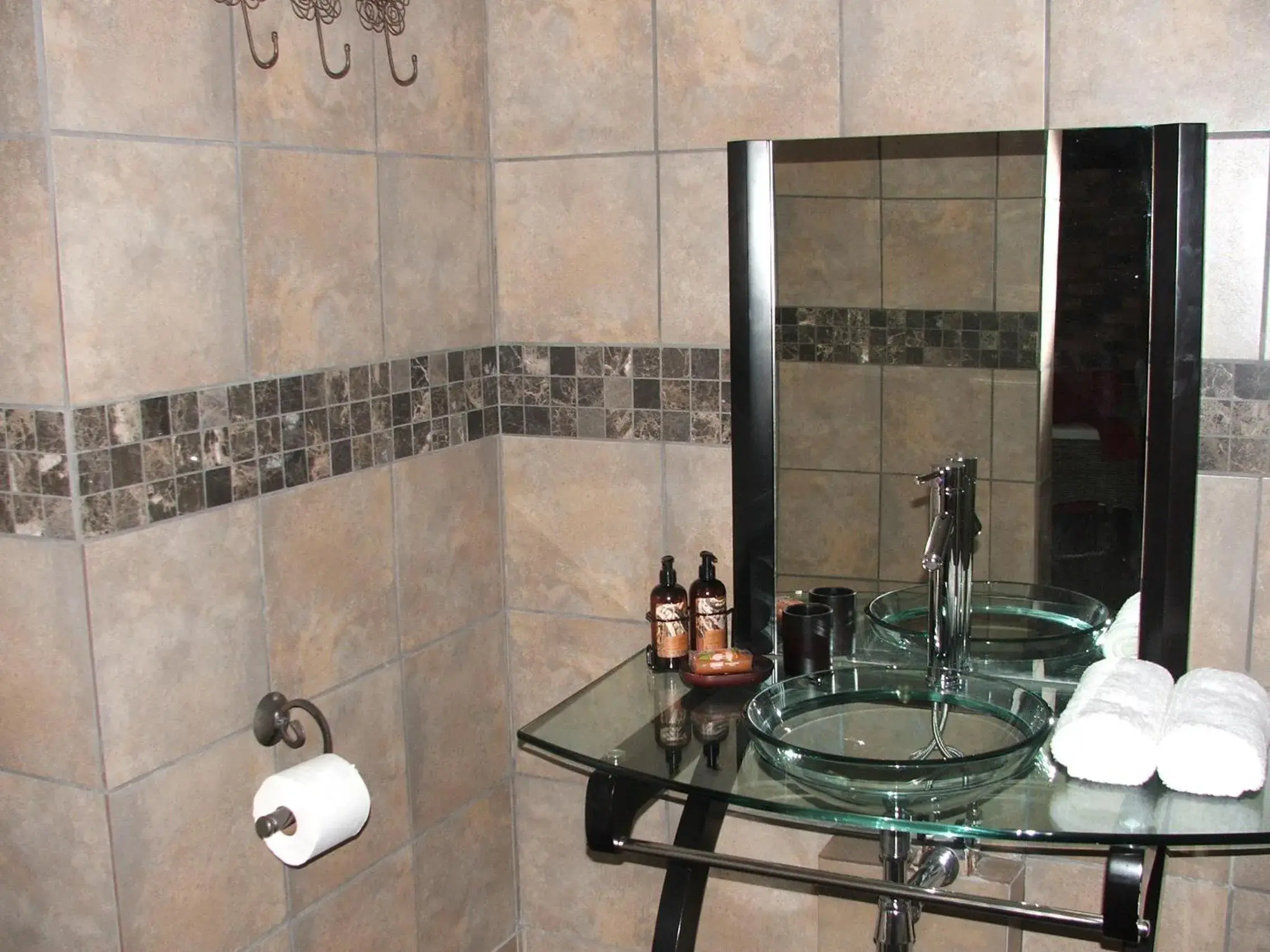 Luxury Suite with Bath - single occupancy - First Floor in 24 Onvrey Guest House Luxury Suite with Bath - single occupancy - First Floor in 24 Onvrey Guest House