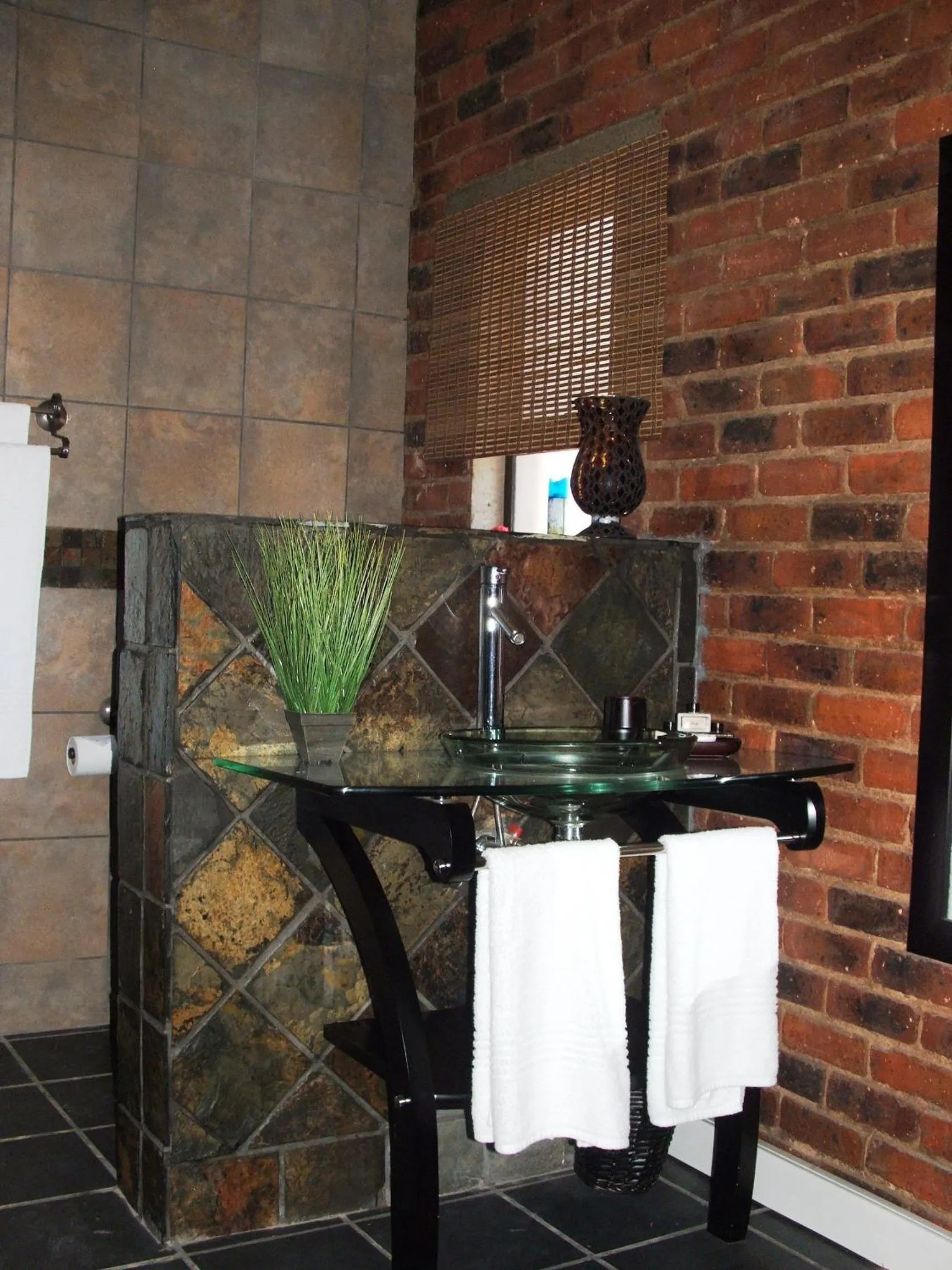 Bathroom in 24 Onvrey Guest House