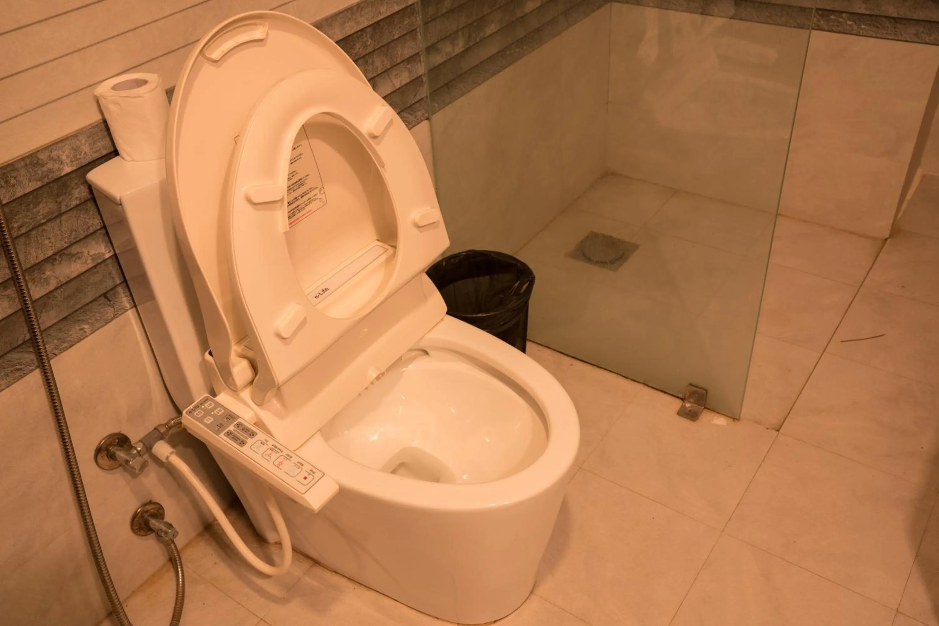 Bathroom in Hotel Shaara