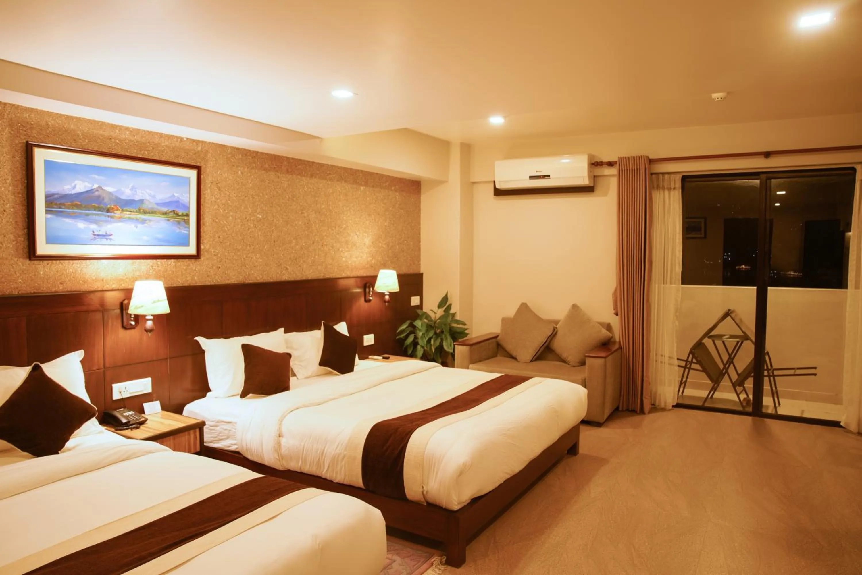 Photo of the whole room in Hotel Shaara