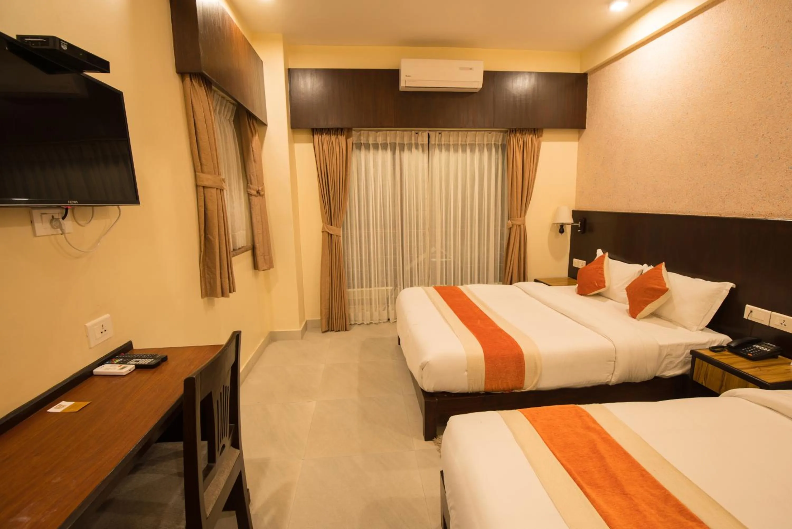 Photo of the whole room in Hotel Shaara