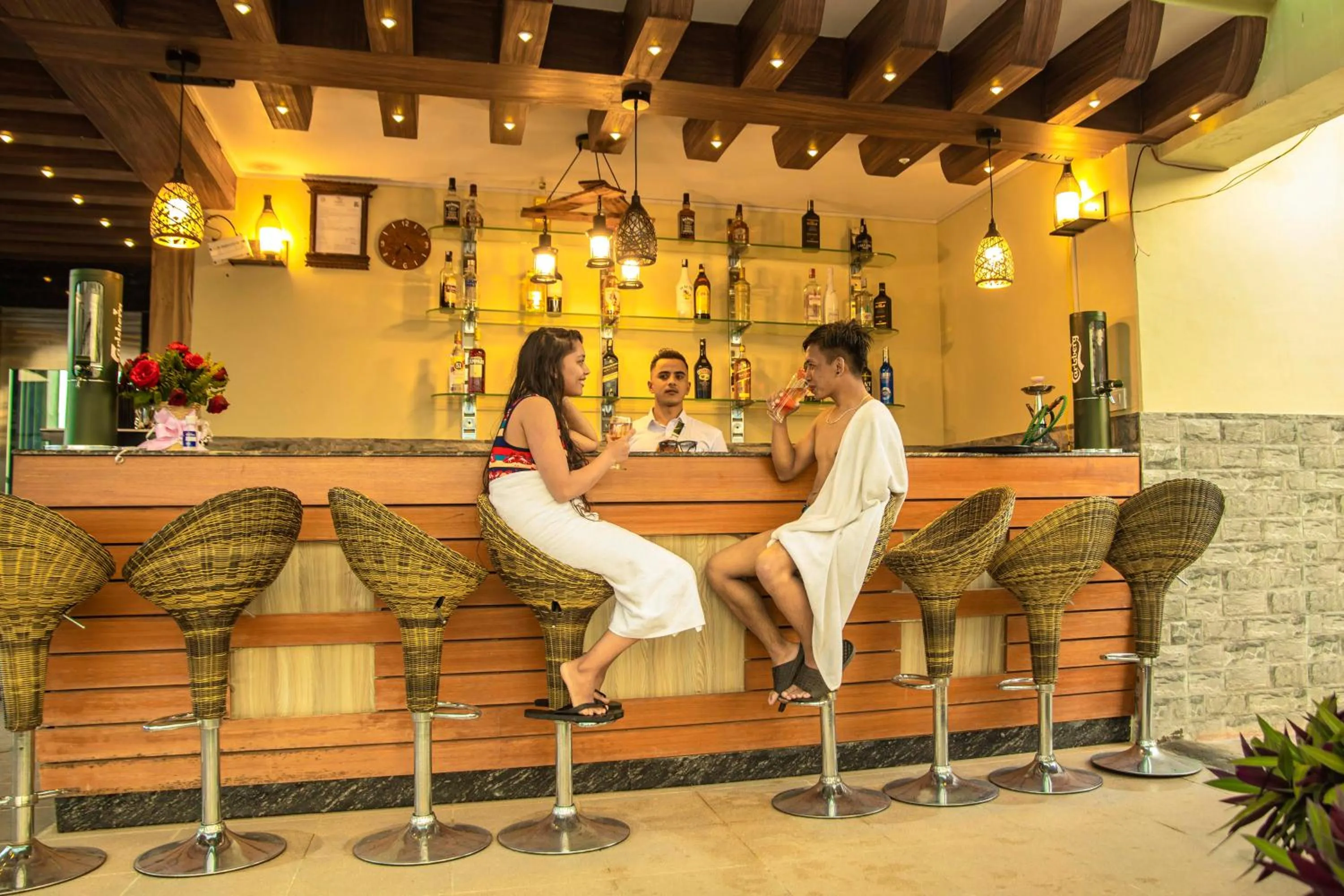 People in Hotel Shaara