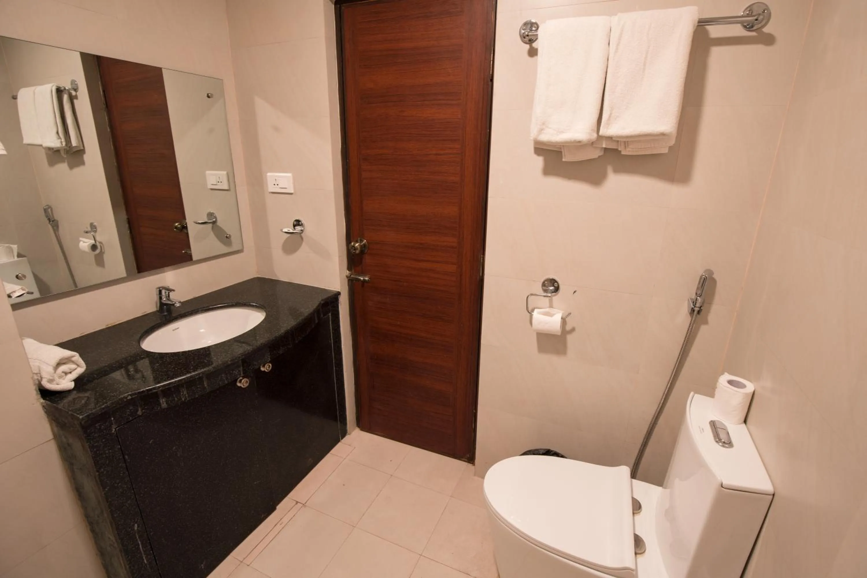 Bathroom in Hotel Shaara