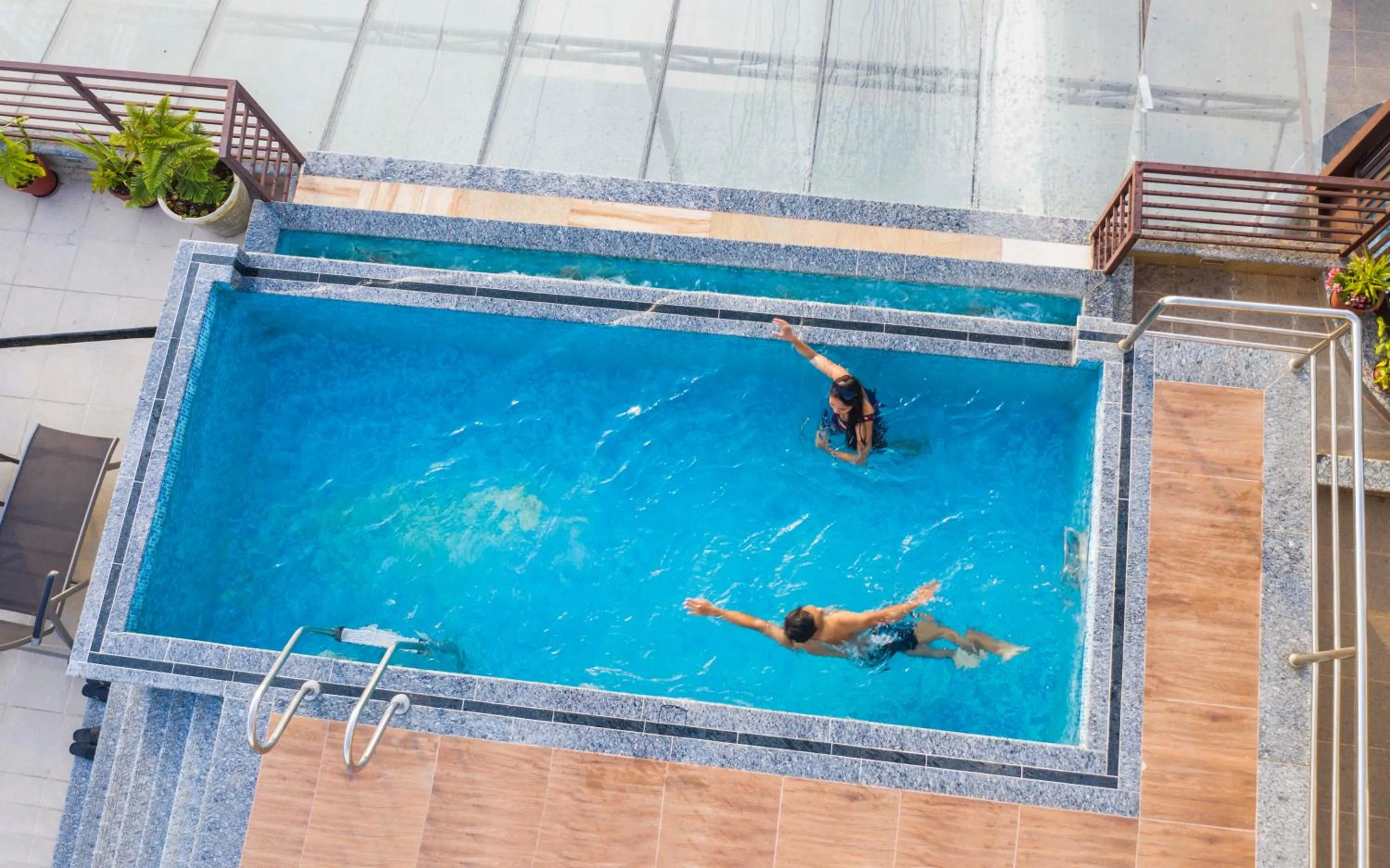Swimming pool in Hotel Shaara
