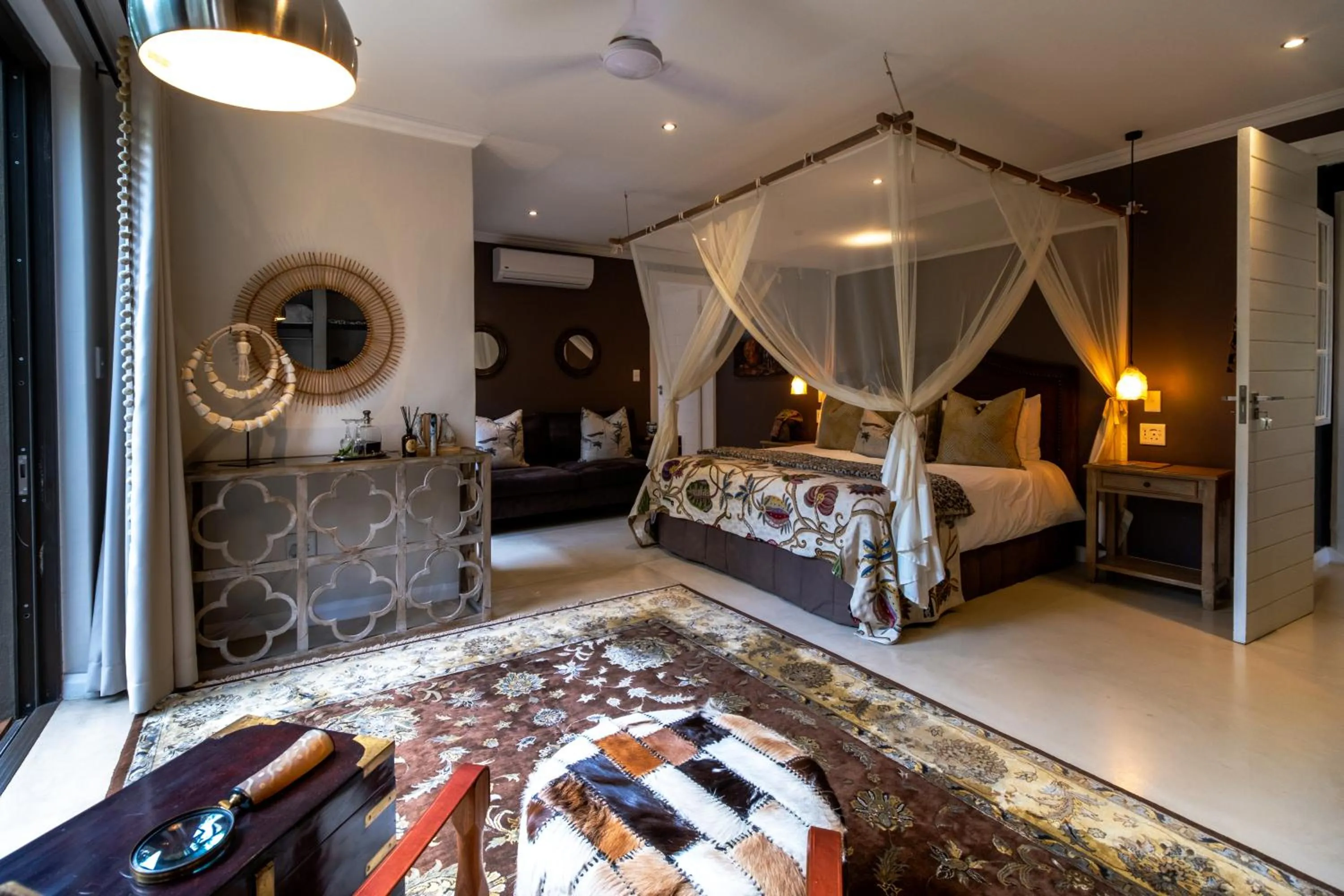 Photo of the whole room, Bed in Safari Moon Luxury Bush Lodge