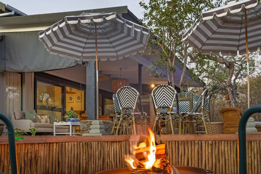 Safari Moon Luxury Bush Lodge